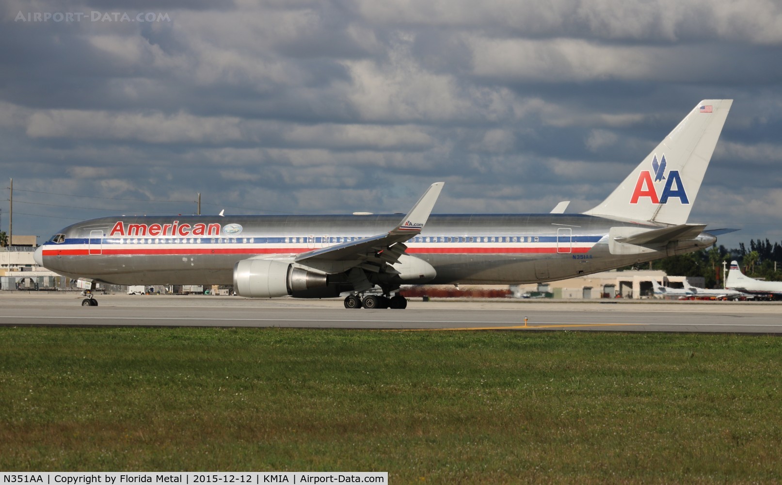 N351AA, 1988 Boeing 767-323 C/N 24032, MIA 2015