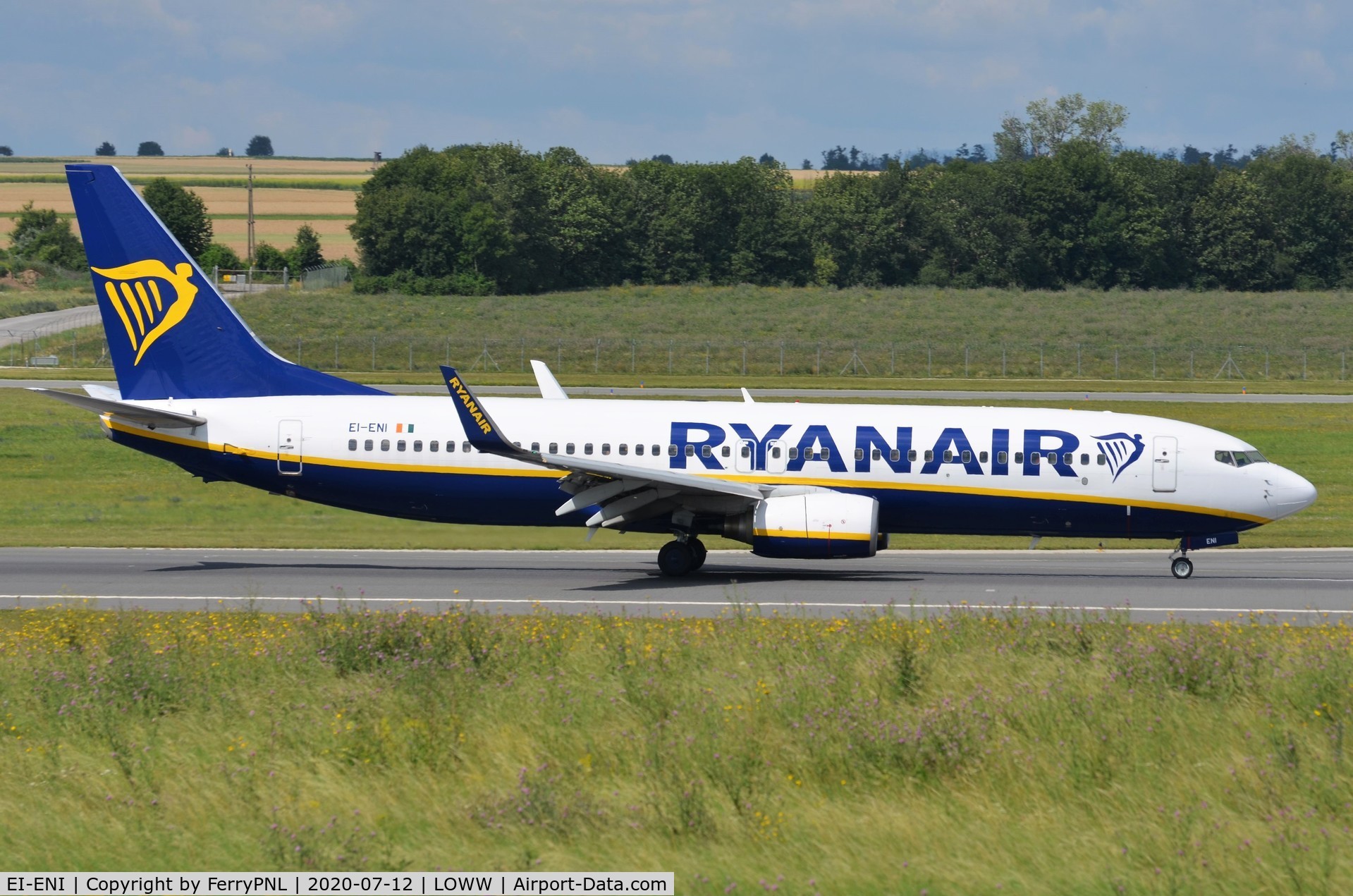 EI-ENI, 2010 Boeing 737-8AS C/N 40300, Ryanair B738 just landed