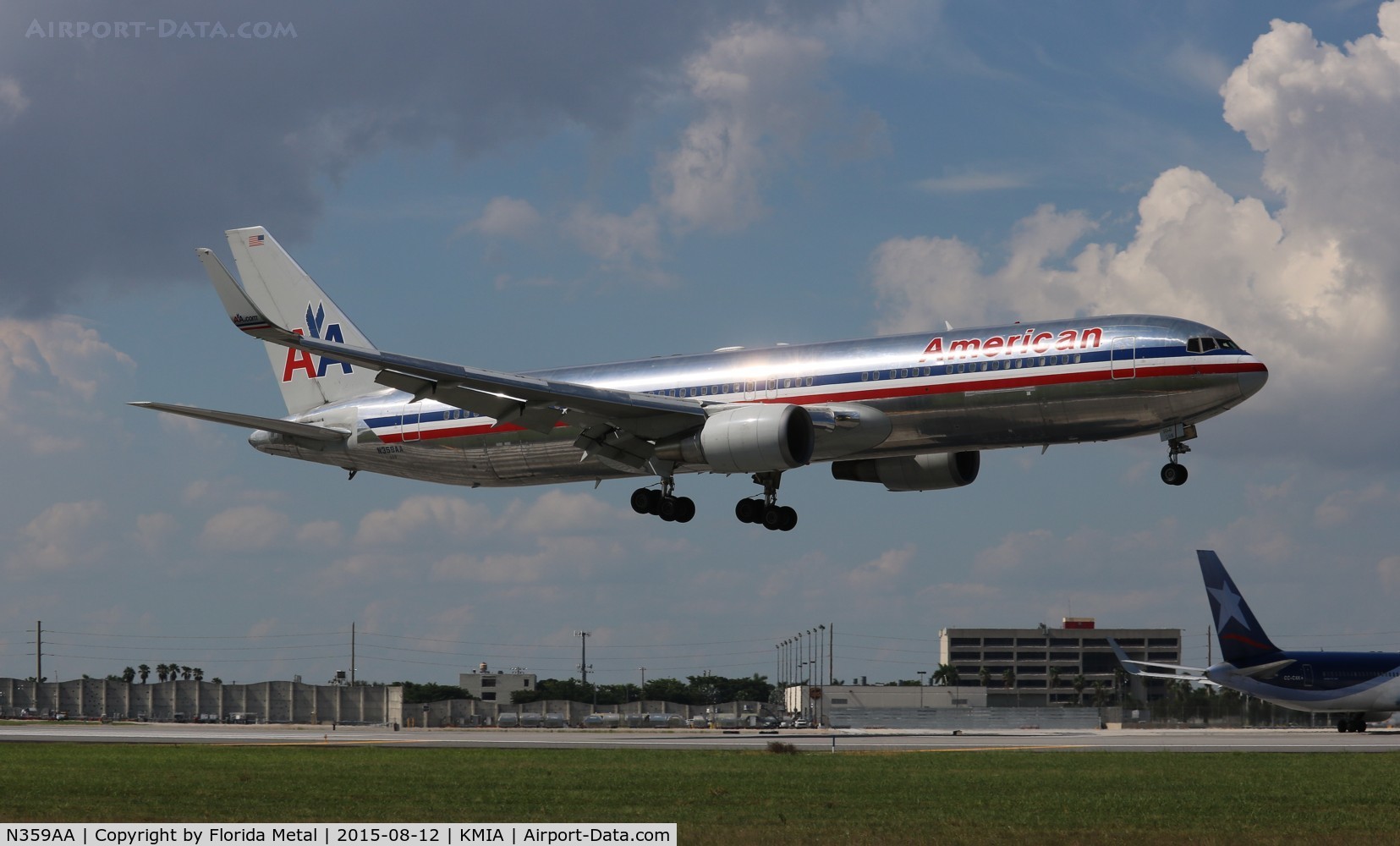 N359AA, 1988 Boeing 767-323 C/N 24040, MIA 2015