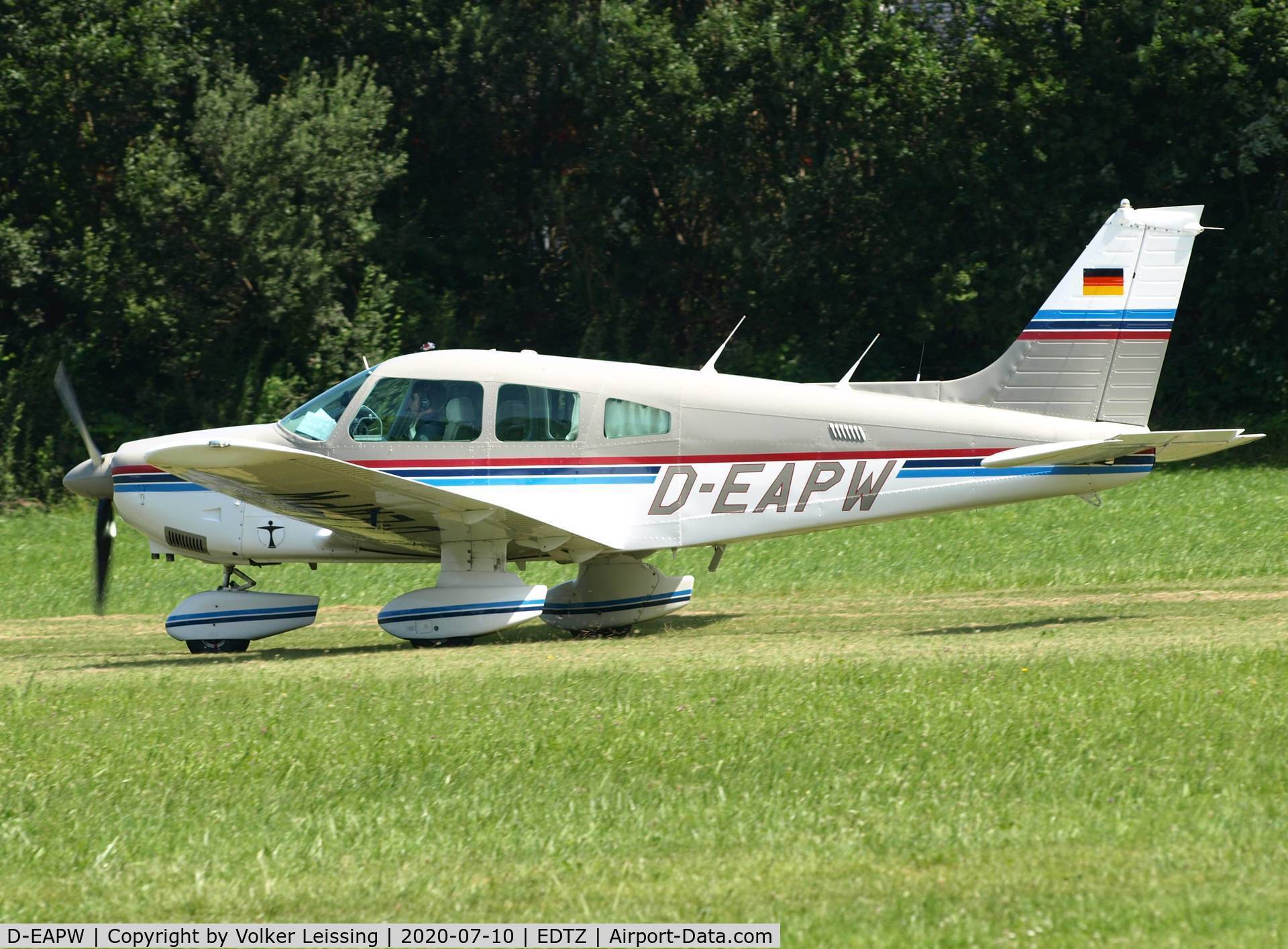 D-EAPW, 1980 Piper PA-28-181 Archer II C/N 28-8090298, landing