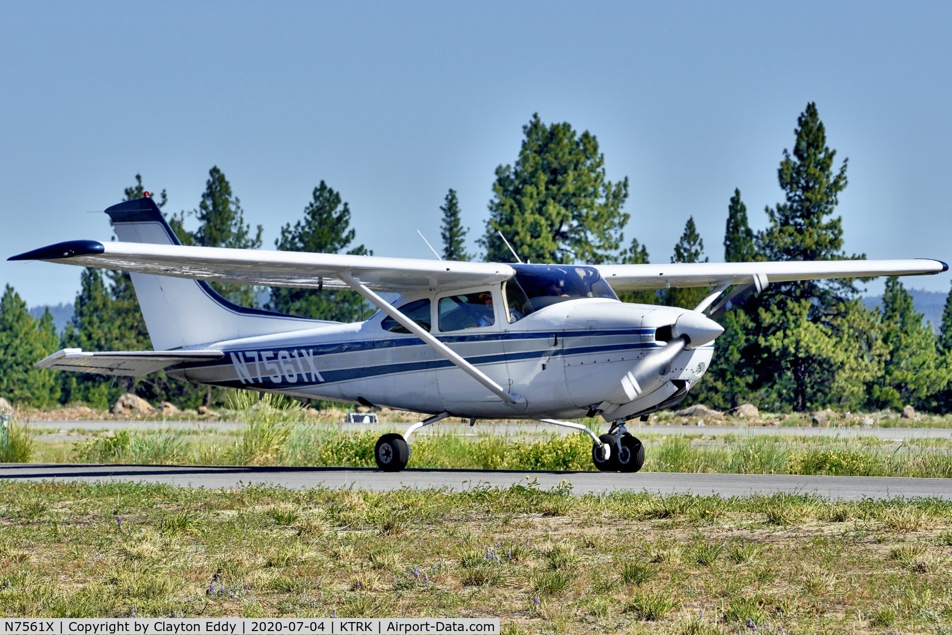 N7561X, 1977 Cessna R182 Skylane RG C/N R18200101, Truckee airport California 2020.