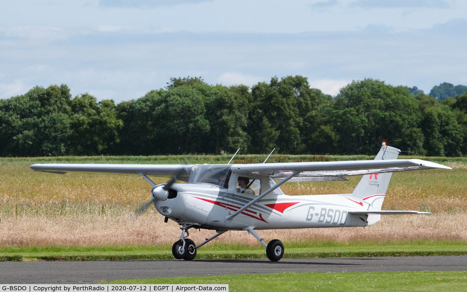 G-BSDO, 1978 Cessna 152 C/N 152-81657, Taking-off from rw 27