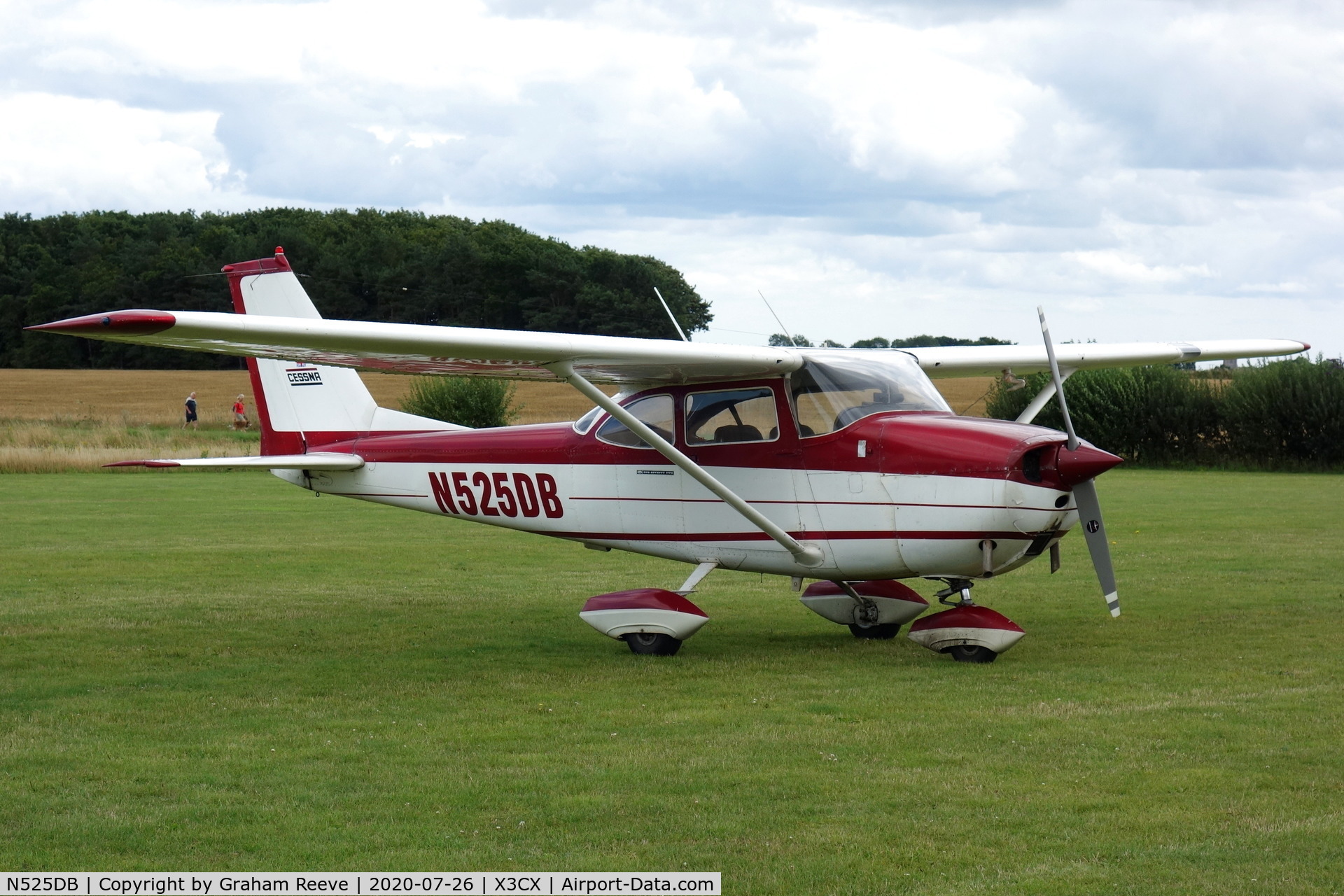 N525DB, Reims F172H Skyhawk C/N 0484, Parked at Northrepps.
