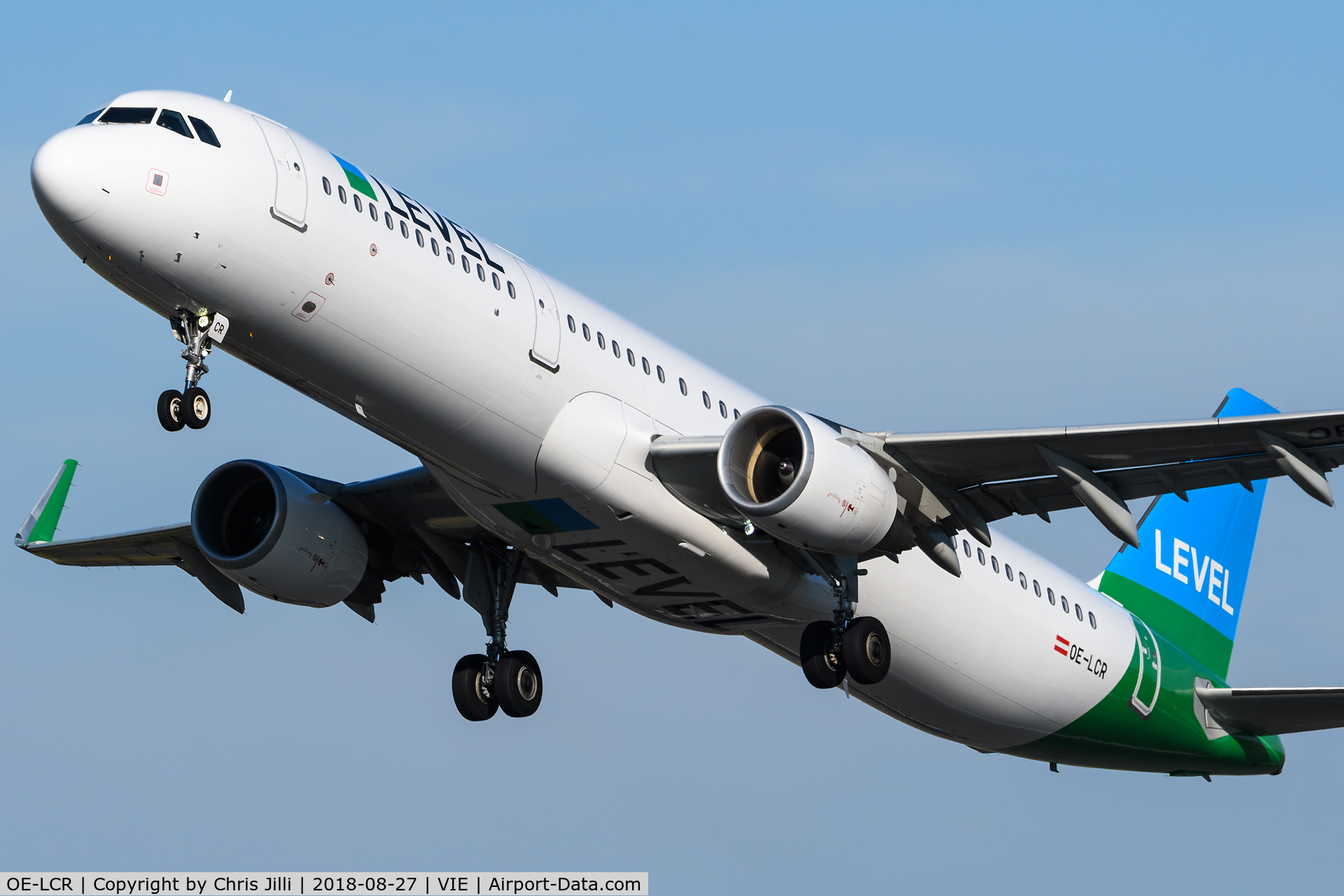 OE-LCR, 2015 Airbus A321-211 C/N 6719, Level