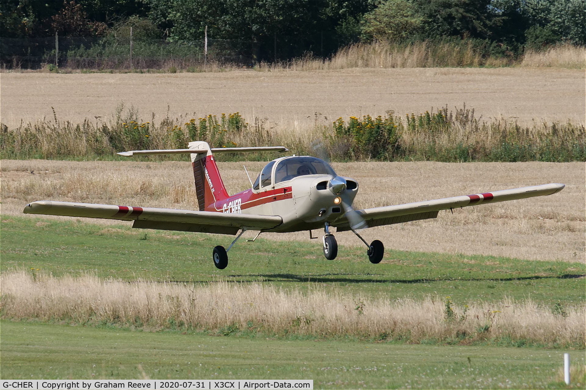 G-CHER, 1982 Piper PA-38-112 Tomahawk Tomahawk C/N 38-82A0004, Landing at Northrepps.