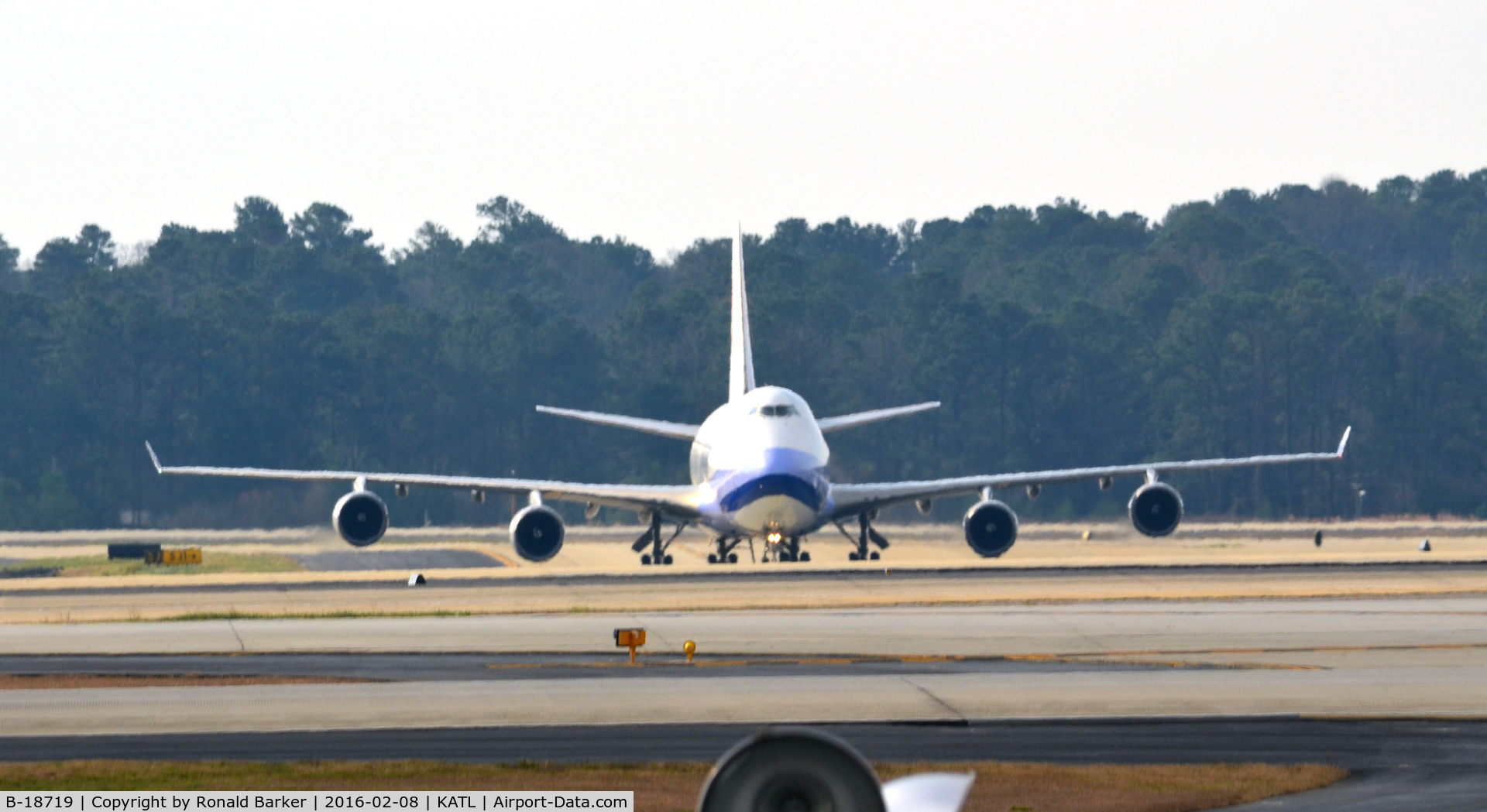 B-18719, 2005 Boeing 747-409F/SCD C/N 33739, Taxi Atlanta