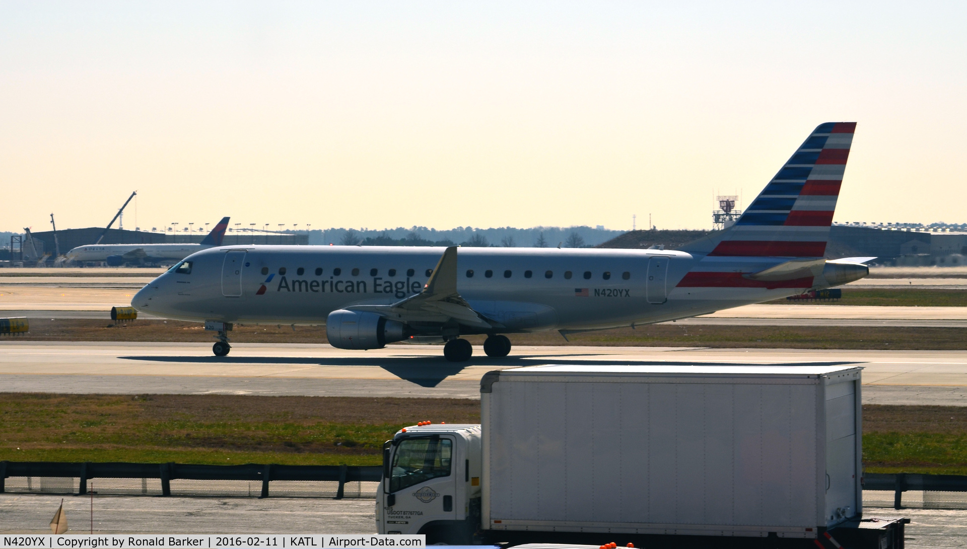 N420YX, 2014 Embraer 175LR (ERJ-170-200LR) C/N 17000385, Taxi Atlanta