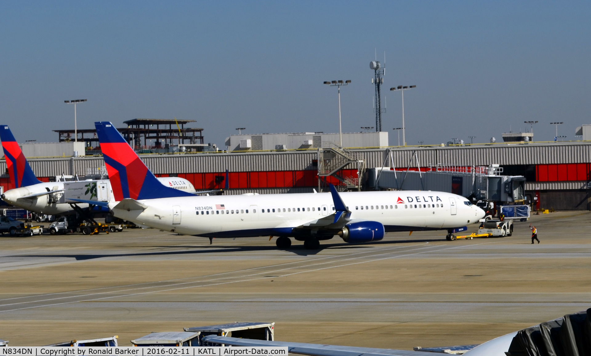 N834DN, 2015 Boeing 737-932/ER C/N 31946, Pushback Atlanta