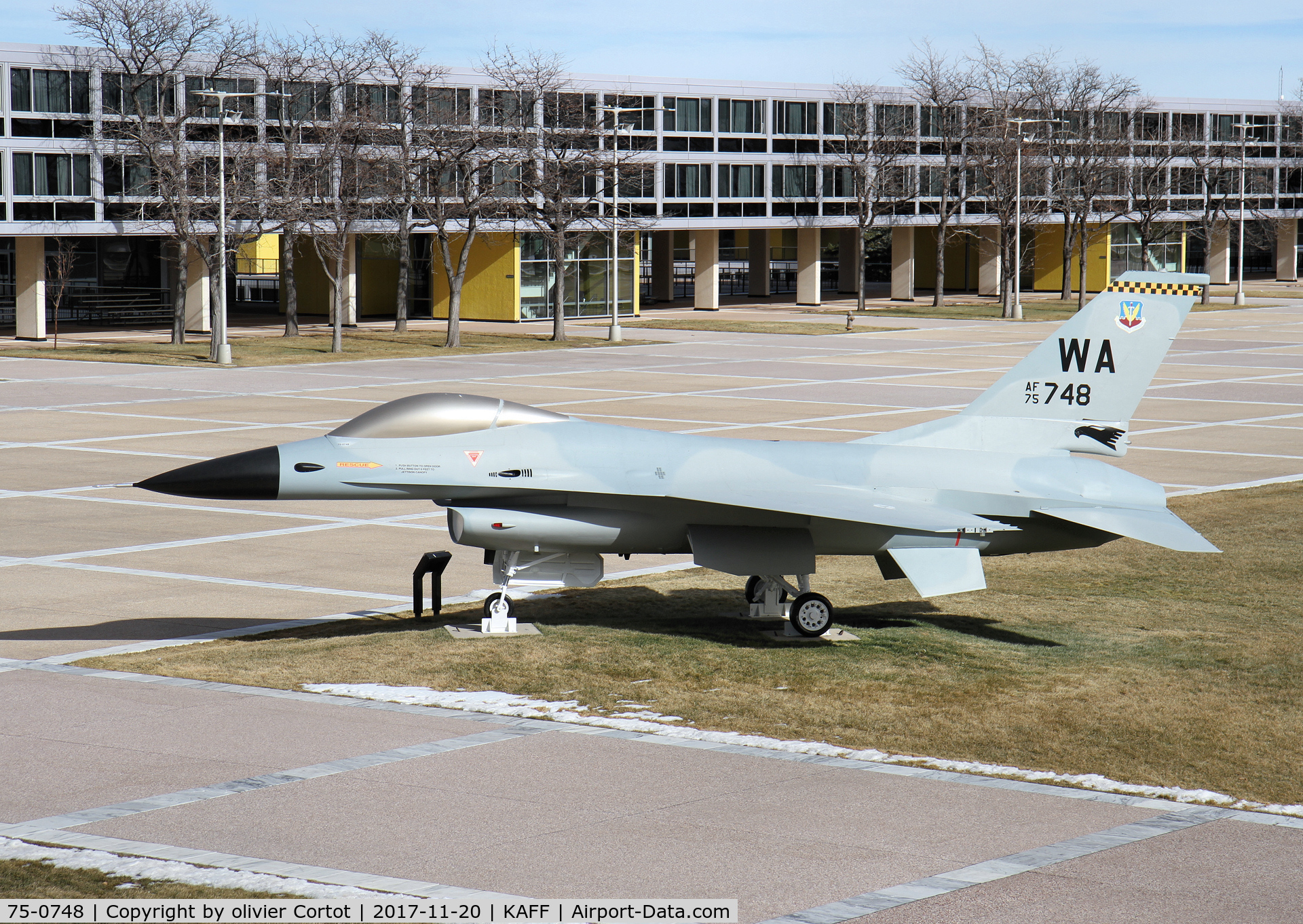 75-0748, 1975 General Dynamics YF-16A Fighting Falcon C/N 61-4, strange paint choice...