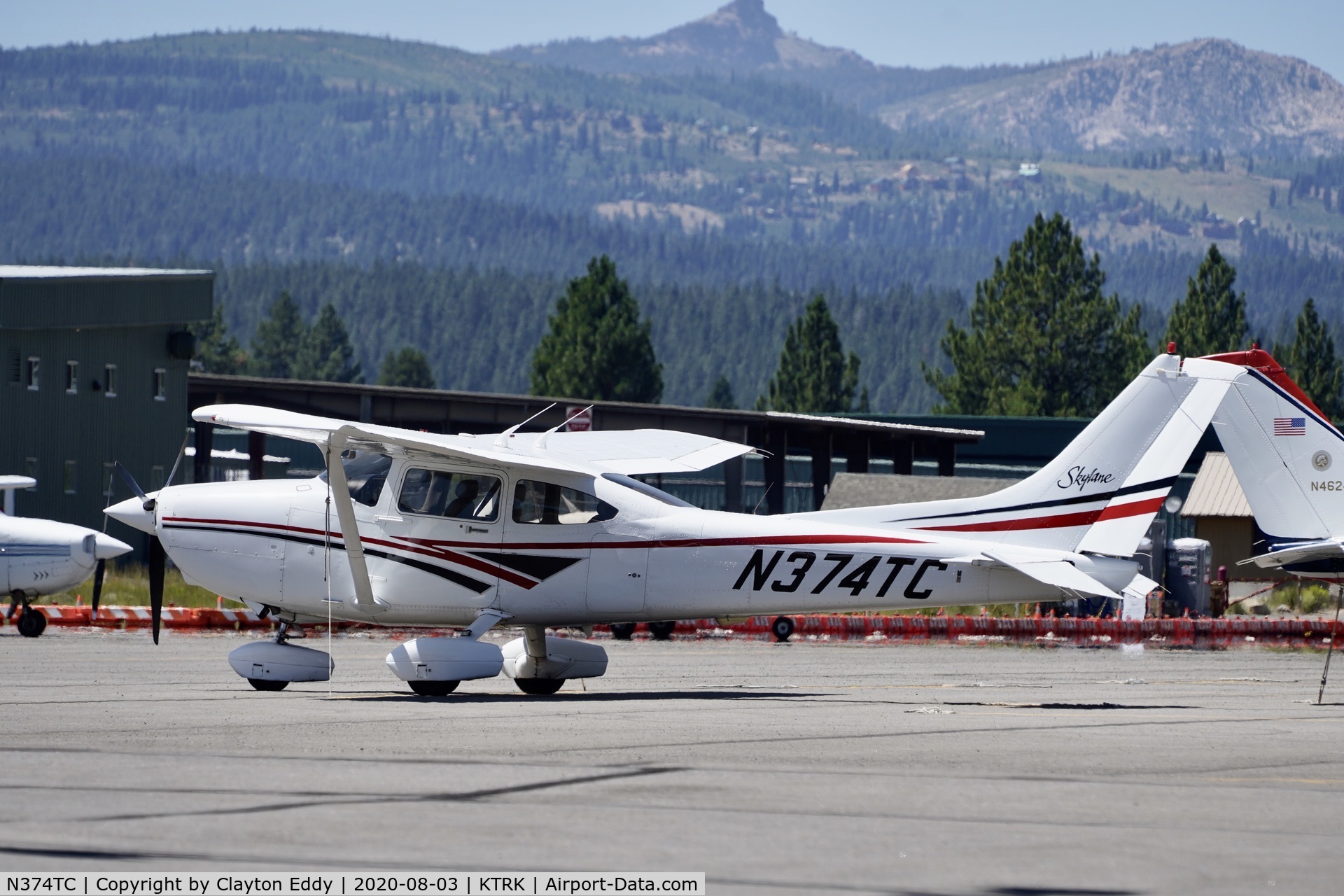 N374TC, 1998 Cessna 182S Skylane C/N 18280374, Truckee airport California 2020.
