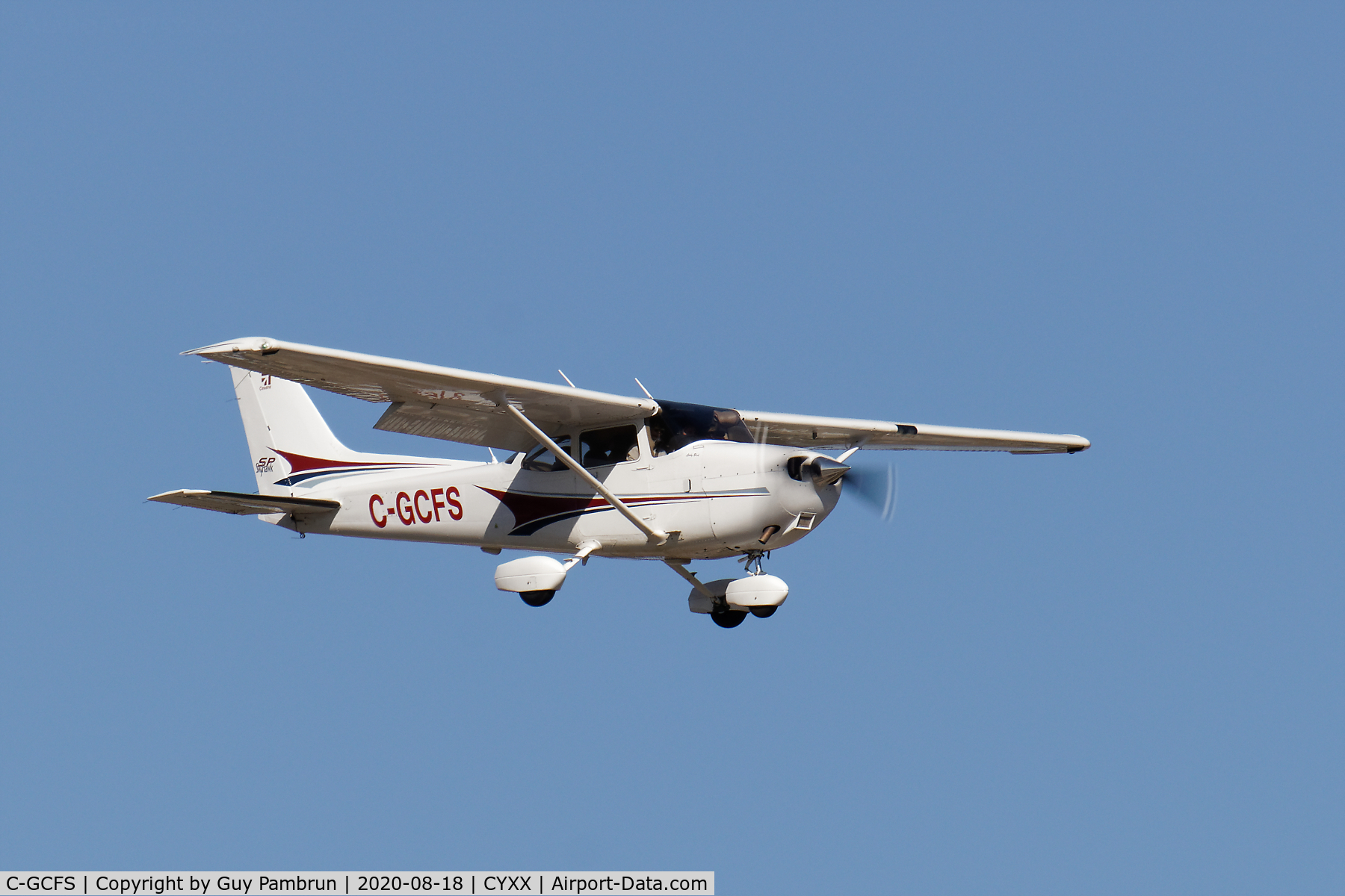 C-GCFS, 2004 Cessna 172S Skyhawk SP C/N 172S9742, Landing on 19