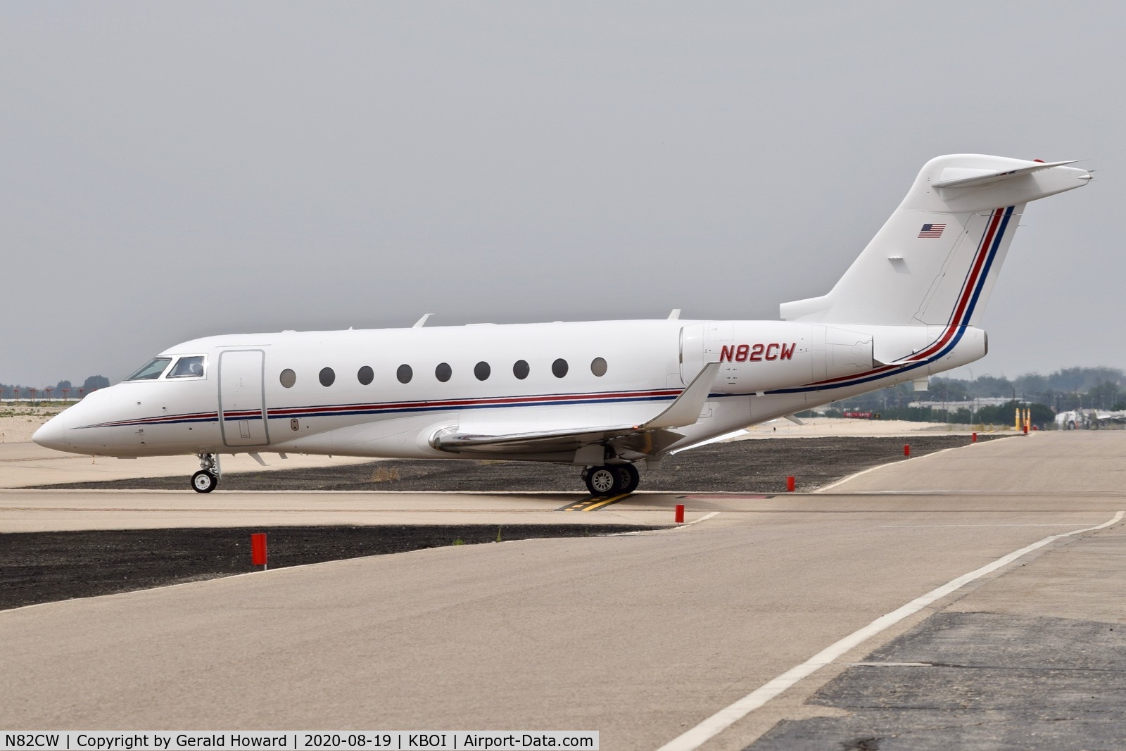N82CW, 2005 Gulfstream Aerospace G-IV (G350) C/N 4019, Taxiing off north GA ramp.
