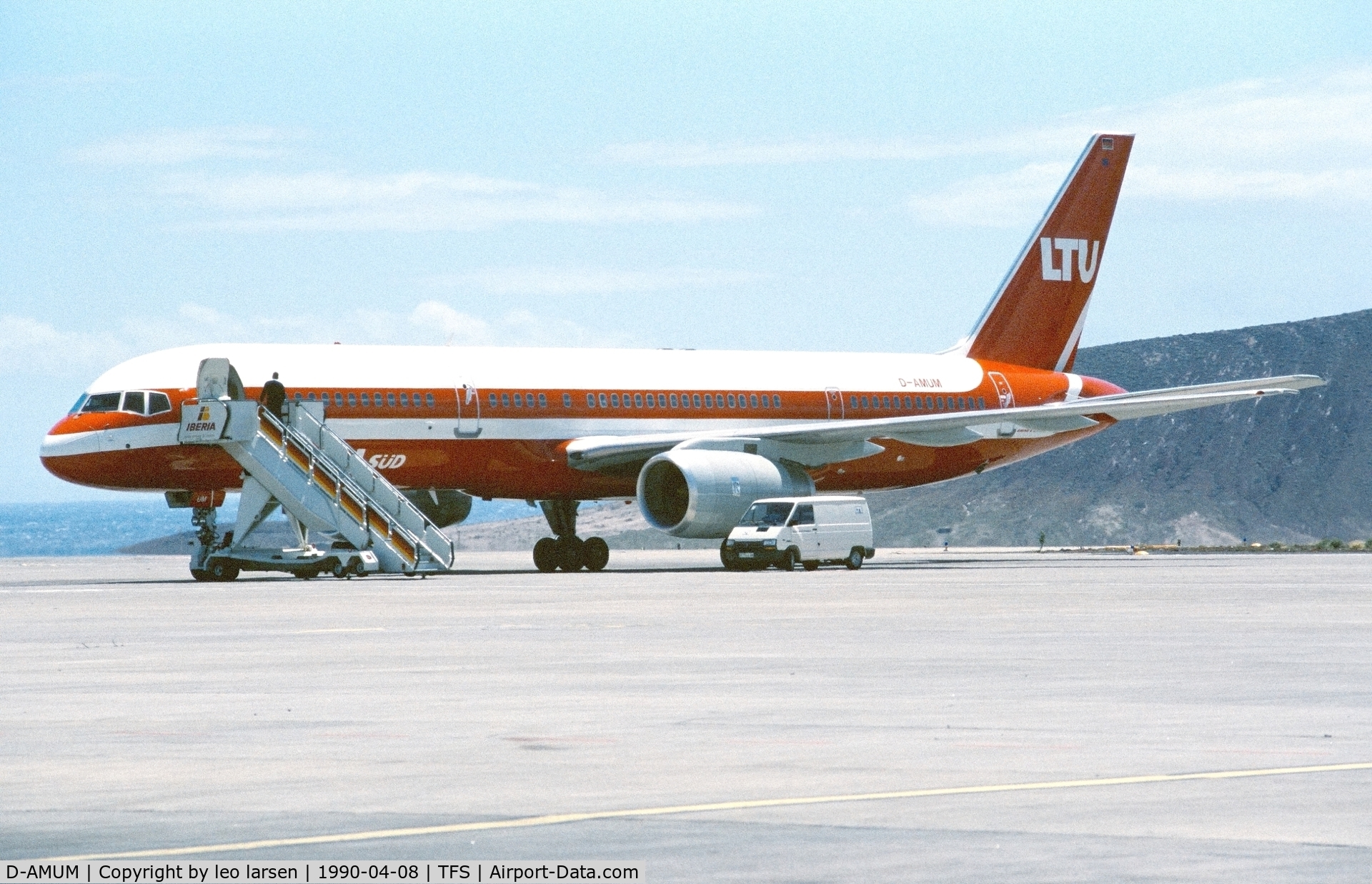 D-AMUM, 1989 Boeing 757-2G5 C/N 24451, Tenerife South 8.4.1990