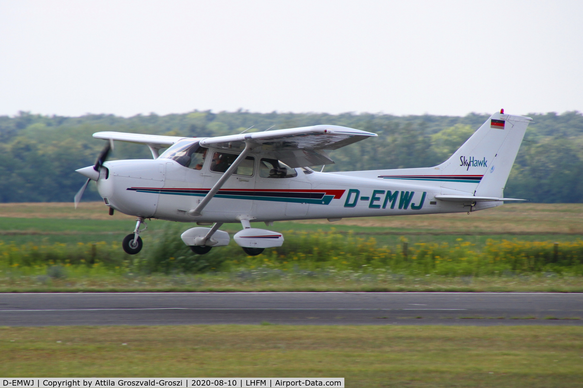 D-EMWJ, 2001 Cessna 172R C/N 17280986, LHFM - Fertöszentmiklós, MEIDL Airport, Hungary