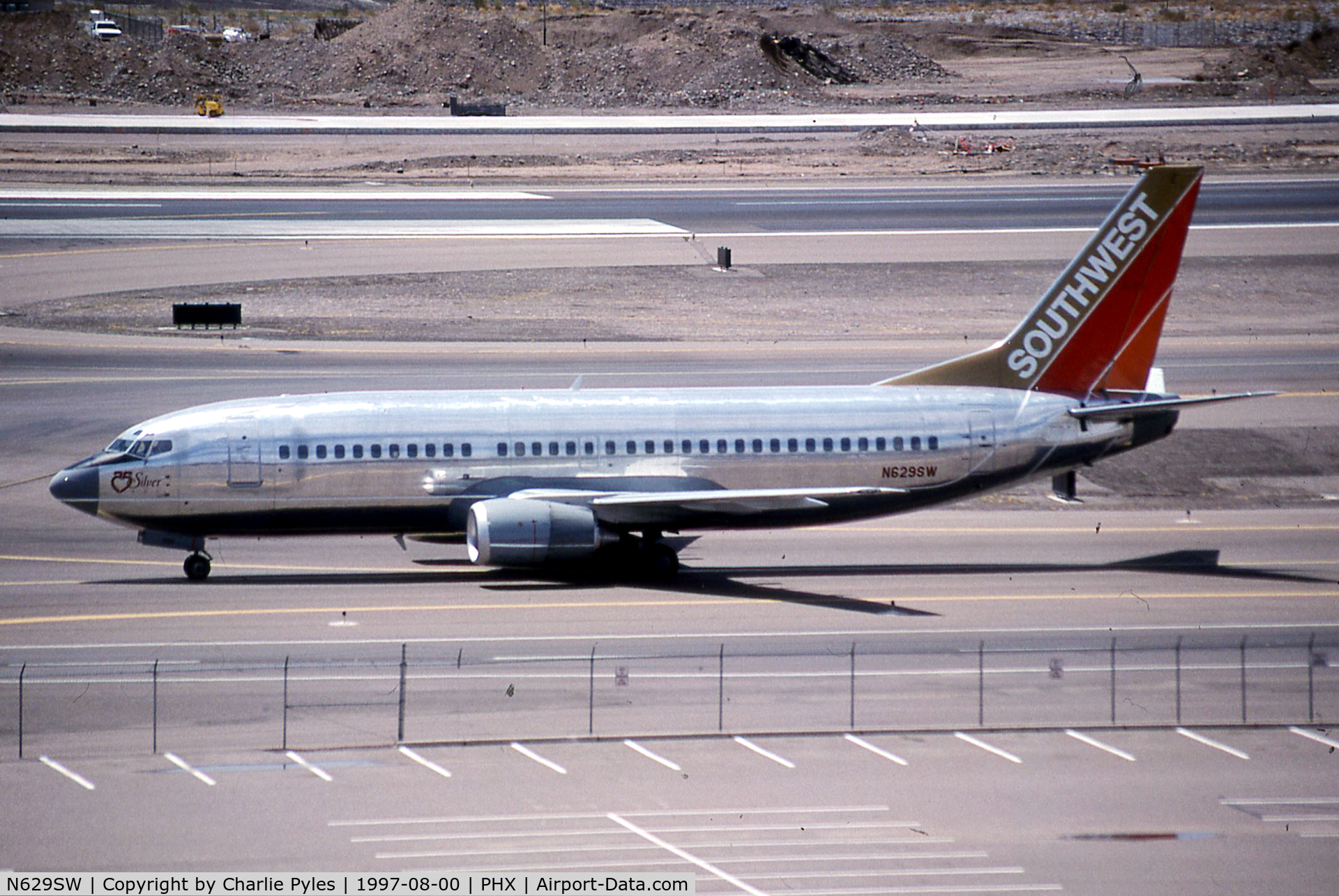N629SW, 1996 Boeing 737-3H4 C/N 27704, Silver