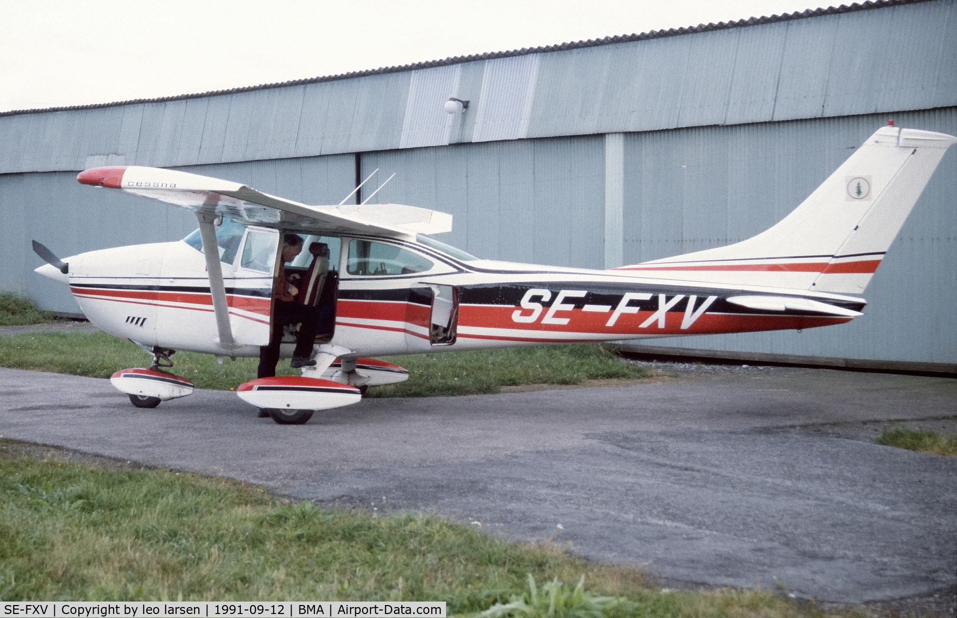 SE-FXV, 1972 Cessna 182P Skylane Skylane C/N 18261259, Bromma Stockholm 12.9.1991