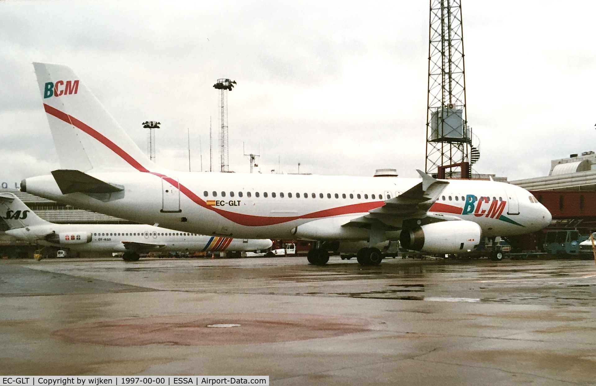 EC-GLT, 1992 Airbus A320-214 C/N 314, Gate16