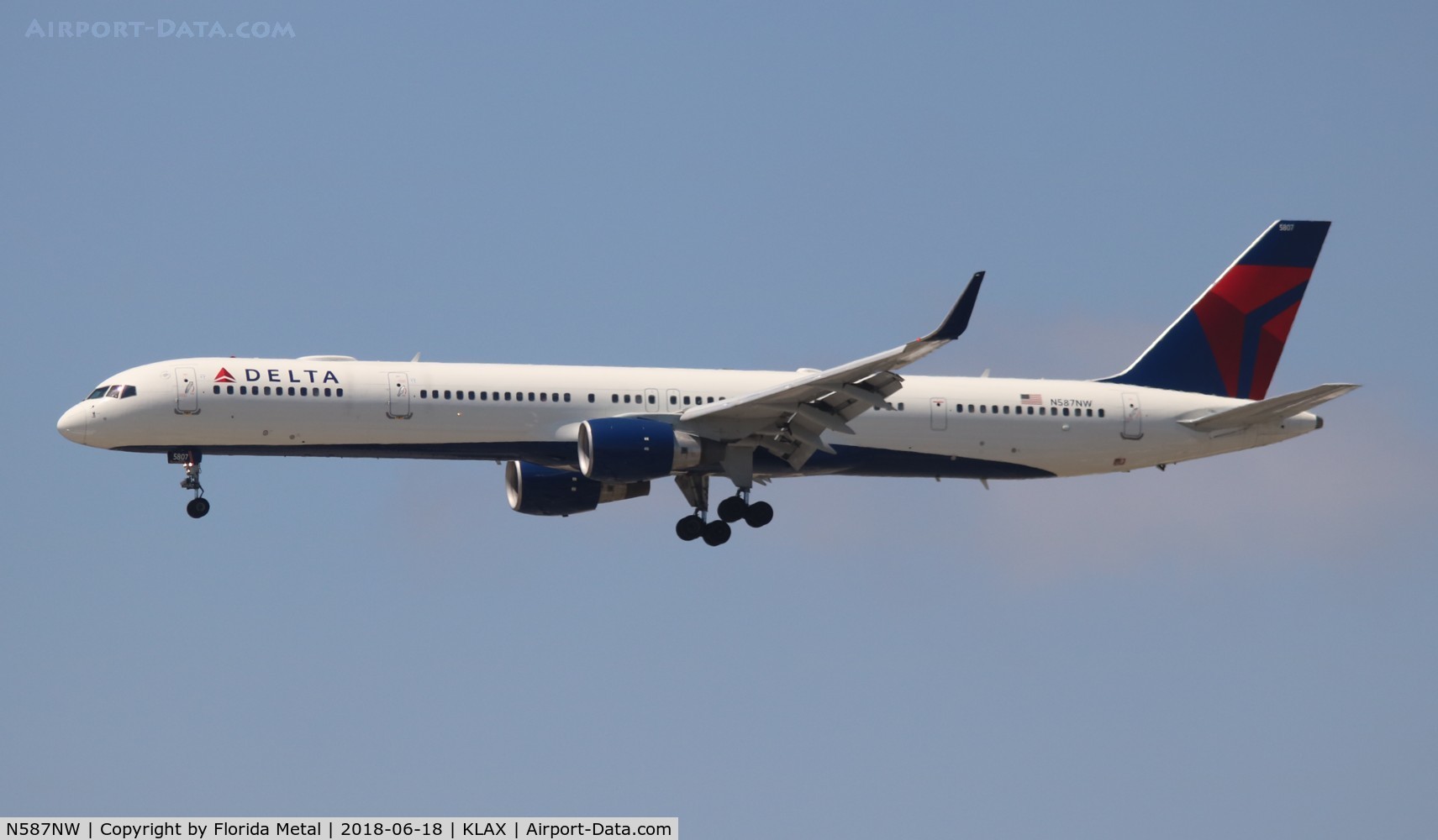 N587NW, 2002 Boeing 757-351 C/N 32986, LAX 2018