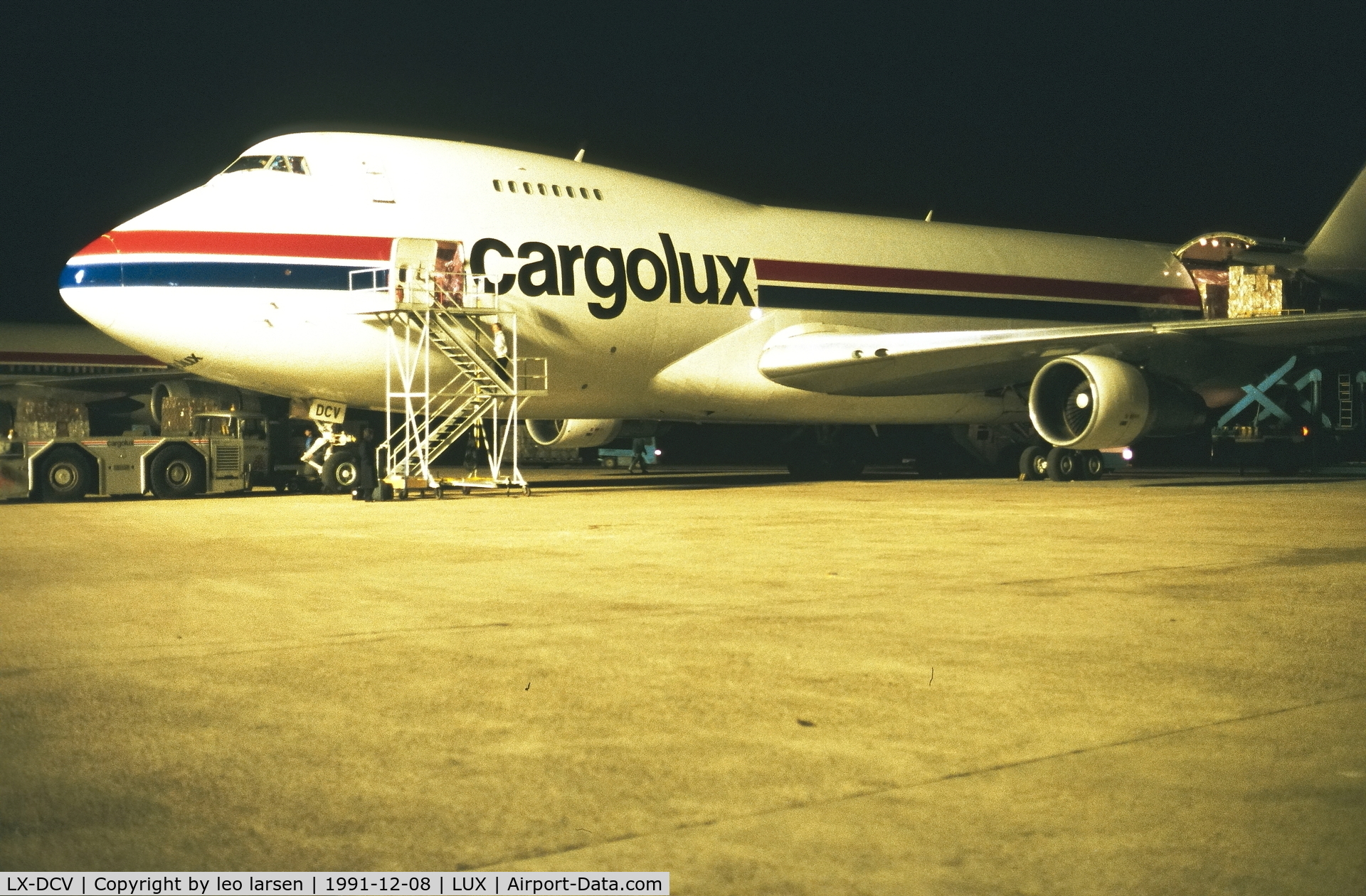 LX-DCV, 1974 Boeing 747-228F C/N 20887, Luxembourg  8.12.1991.Upper deck passenger cabin.