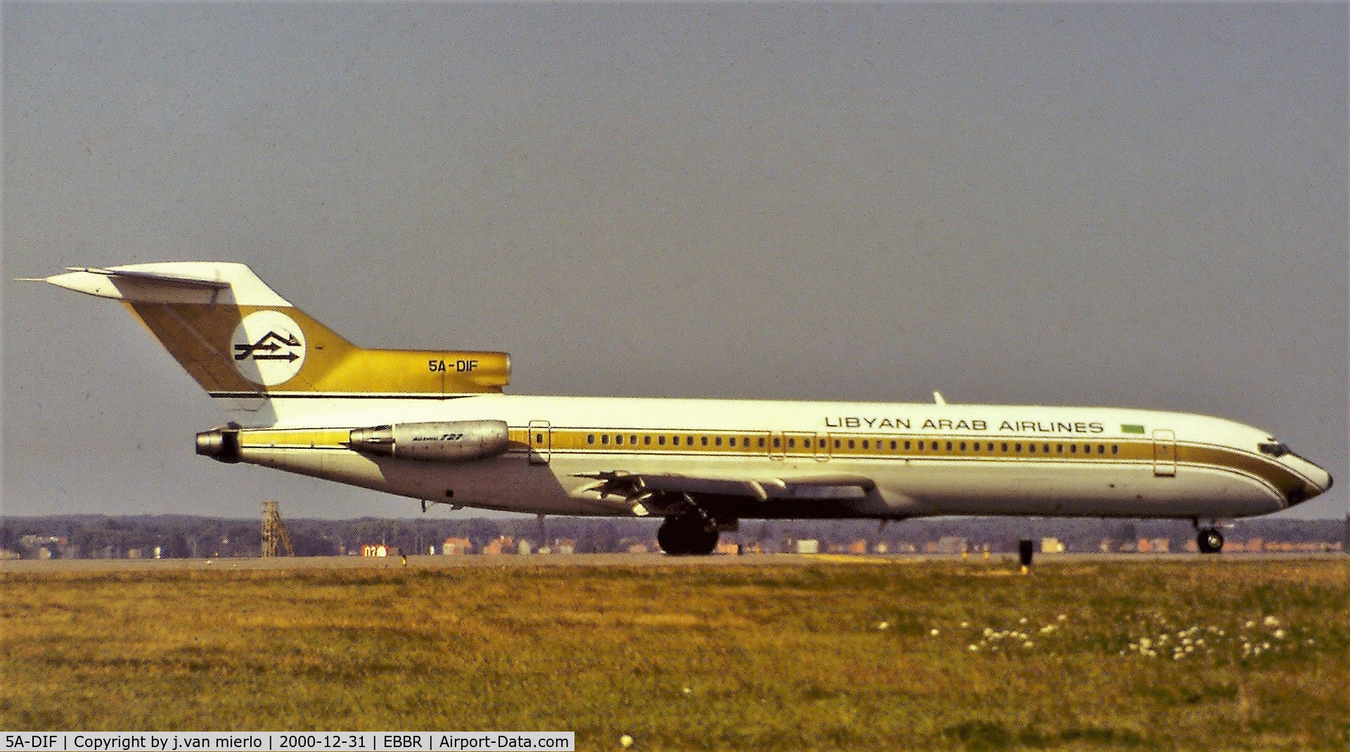 5A-DIF, 1977 Boeing 727-2L5 C/N 21332, Holding 02 EBBR scan slide