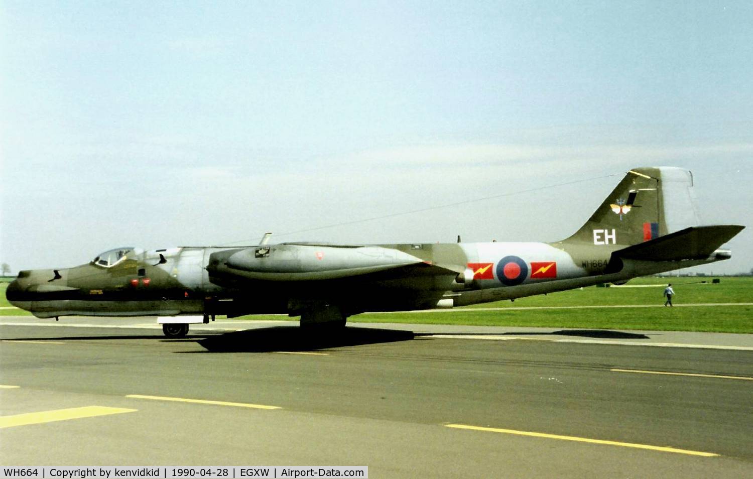 WH664, 1952 English Electric Canberra T.17 C/N EEP71136, At the Waddington 1990 photocall.
