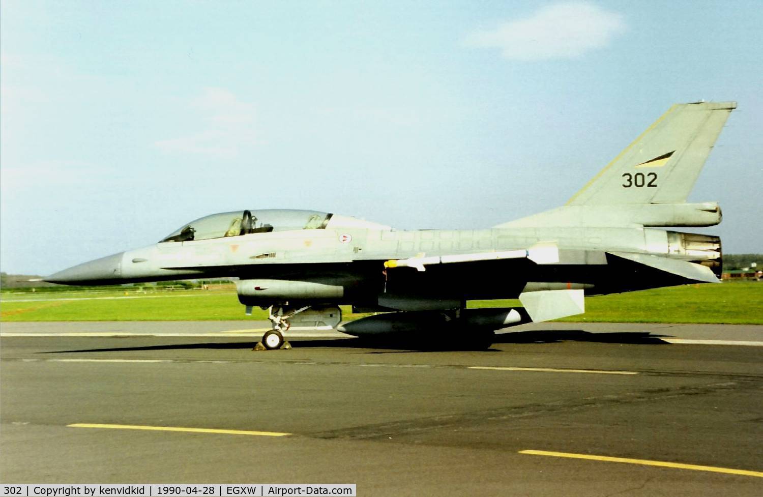 302, Fokker F-16B Fighting Falcon C/N 6L-2, At the Waddington 1990 photocall.