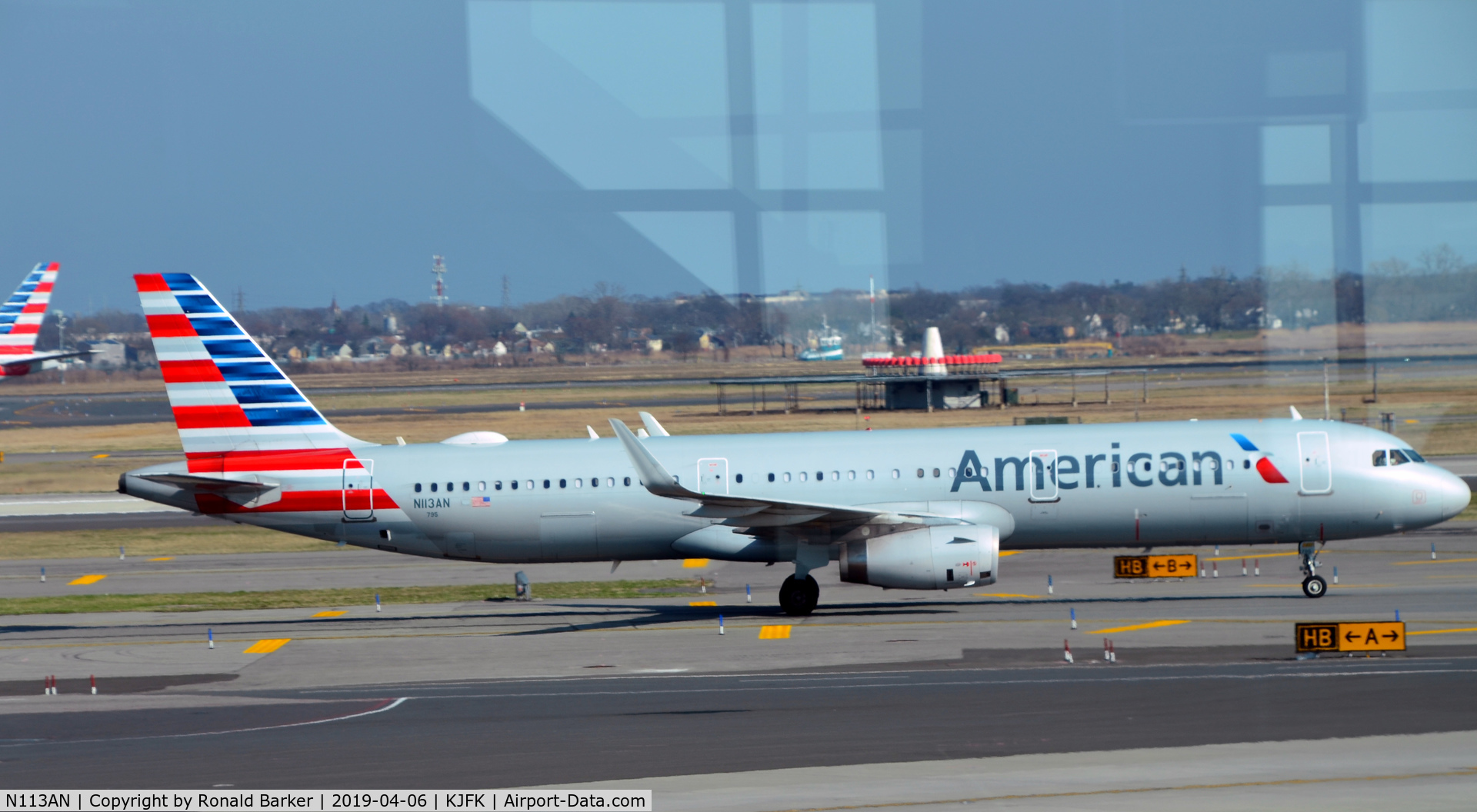 N113AN, 2014 Airbus A321-231 C/N 6020, Taxi JFK