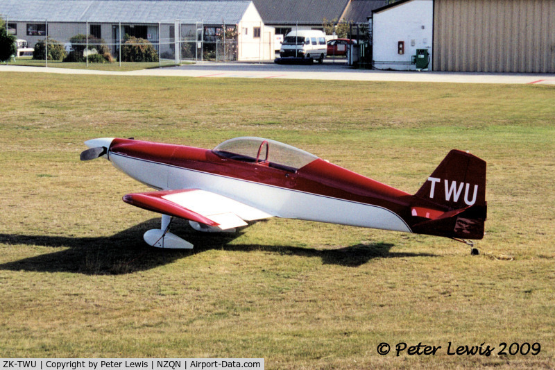 ZK-TWU, Harmon Rocket II C/N 04, A J Fairfax, Queenstown - 2004