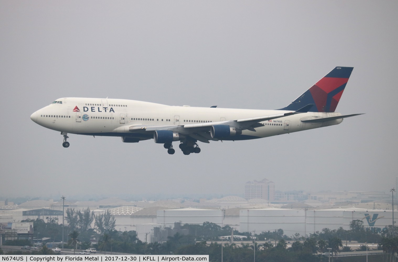 N674US, 1999 Boeing 747-451 C/N 30269, FLL 2017