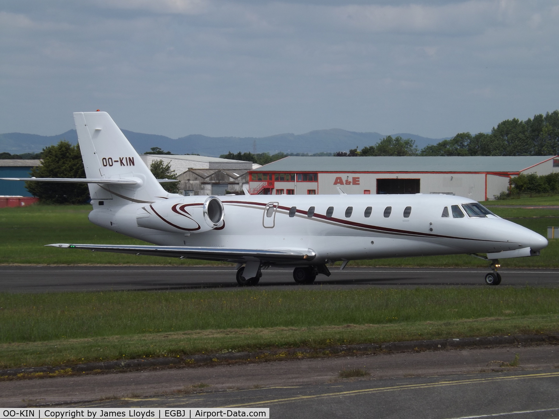 OO-KIN, 2007 Cessna 680 Citation Sovereign C/N 680-0179, Back Tracking RW 27 at Gloucestershire Airport.
