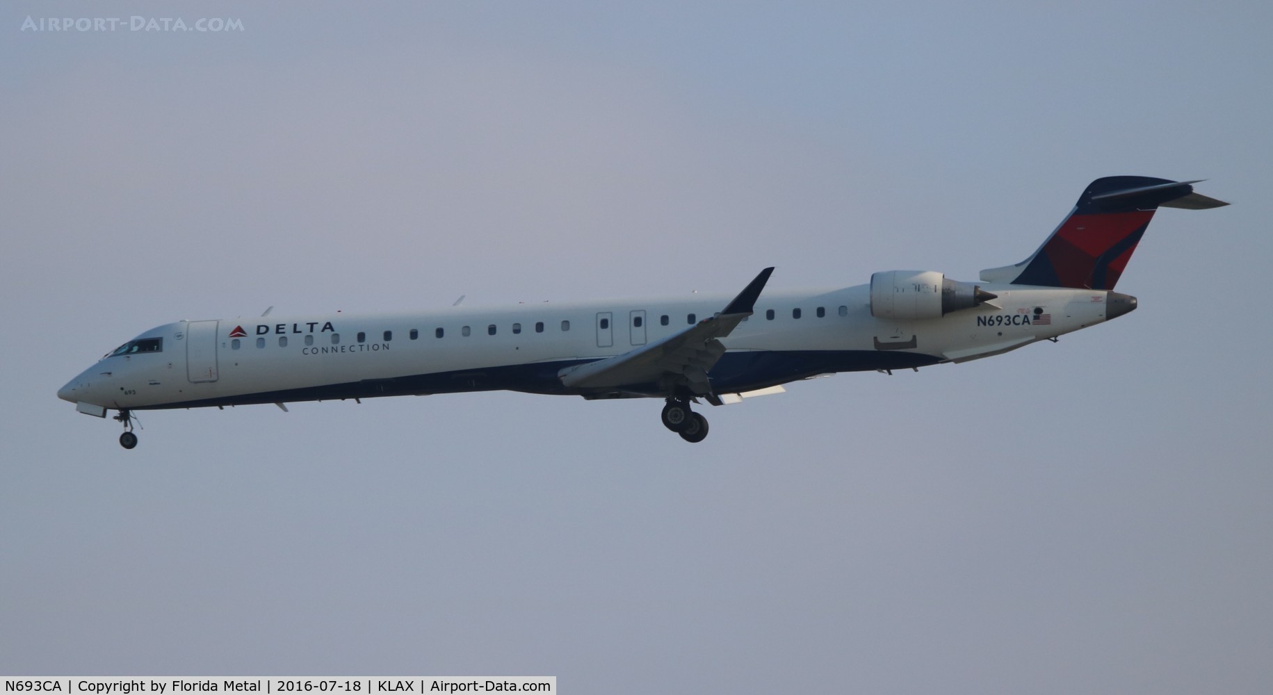 N693CA, 2006 Bombardier CRJ-900ER (CL-600-2D24) C/N 15096, LAX 2016