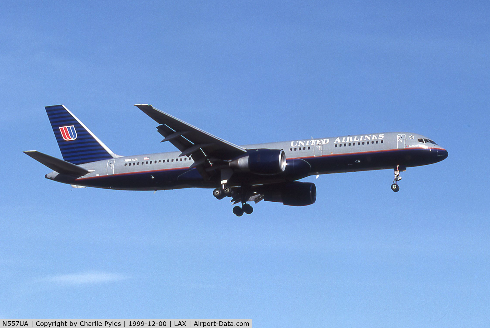 N557UA, 1992 Boeing 757-222 C/N 26653, Approach