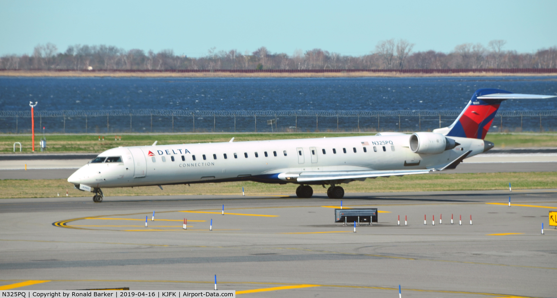 N325PQ, 2014 Bombardier CRJ-900LR (CL-600-2D24) C/N 15325, Taxi JFK