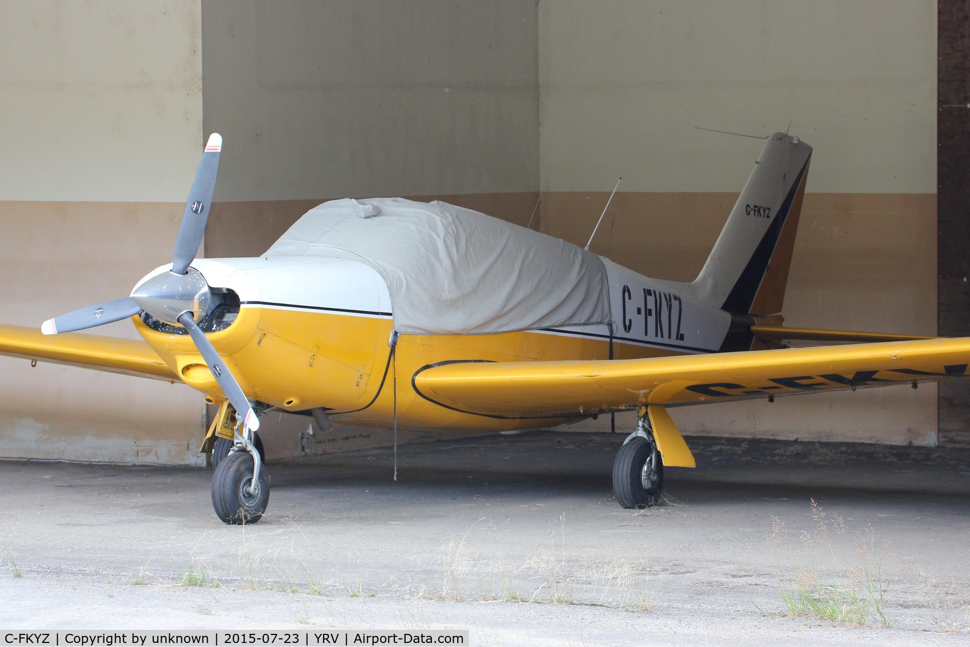 C-FKYZ, 1960 Piper PA-24-250 Comanche C/N 24-1509, White and Yellow