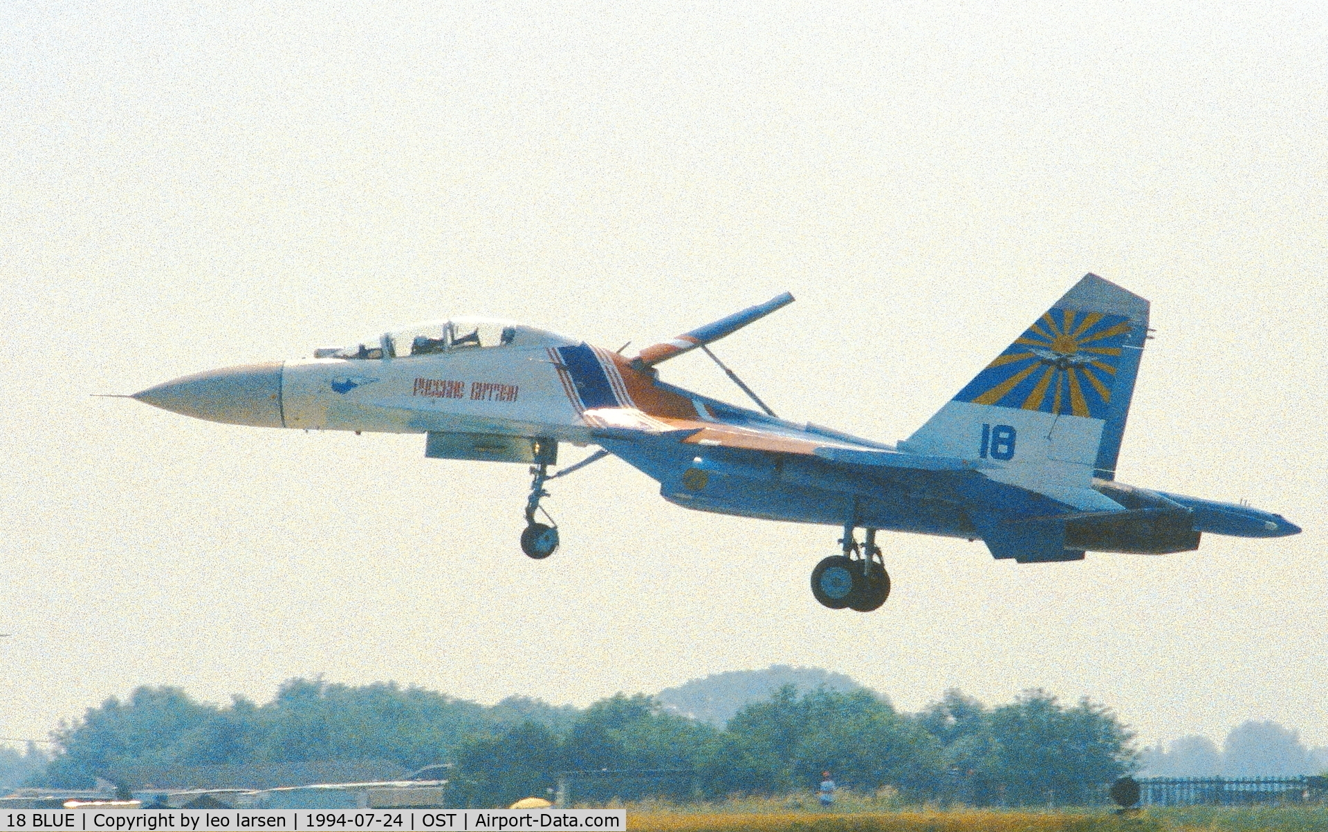 18 BLUE, Sukhoi Su-27UB C/N 96310413030, Osende Air Show 24.7.1994