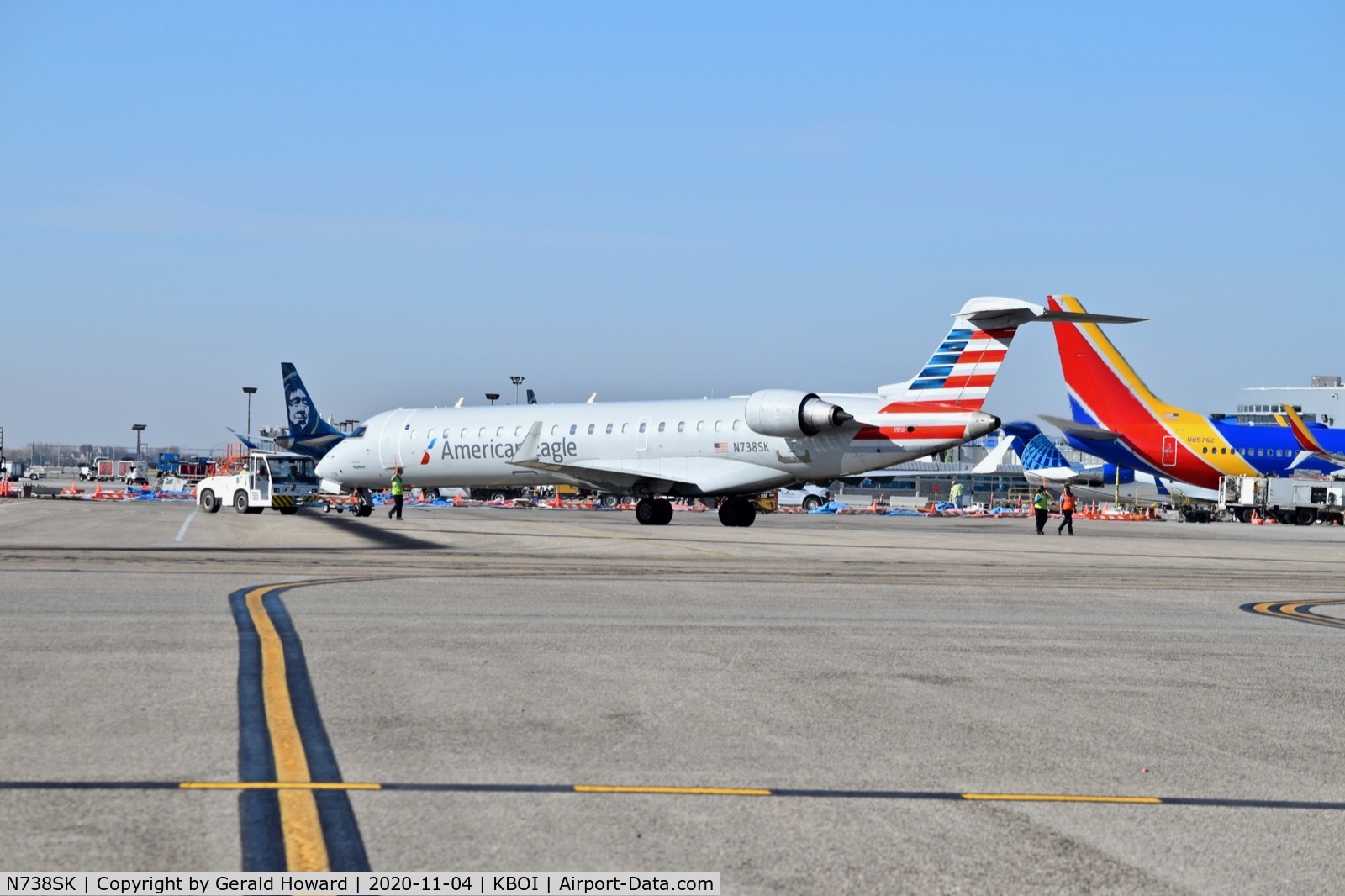N738SK, 2005 Bombardier CRJ-700 (CL-600-2C10) Regional Jet C/N 10195, Push back for the gate.