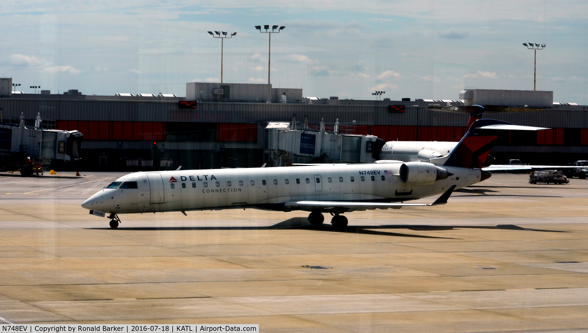 N748EV, 2004 Bombardier CRJ-700 (CL-600-2C10) Regional Jet C/N 10158, Taxi Atlanta