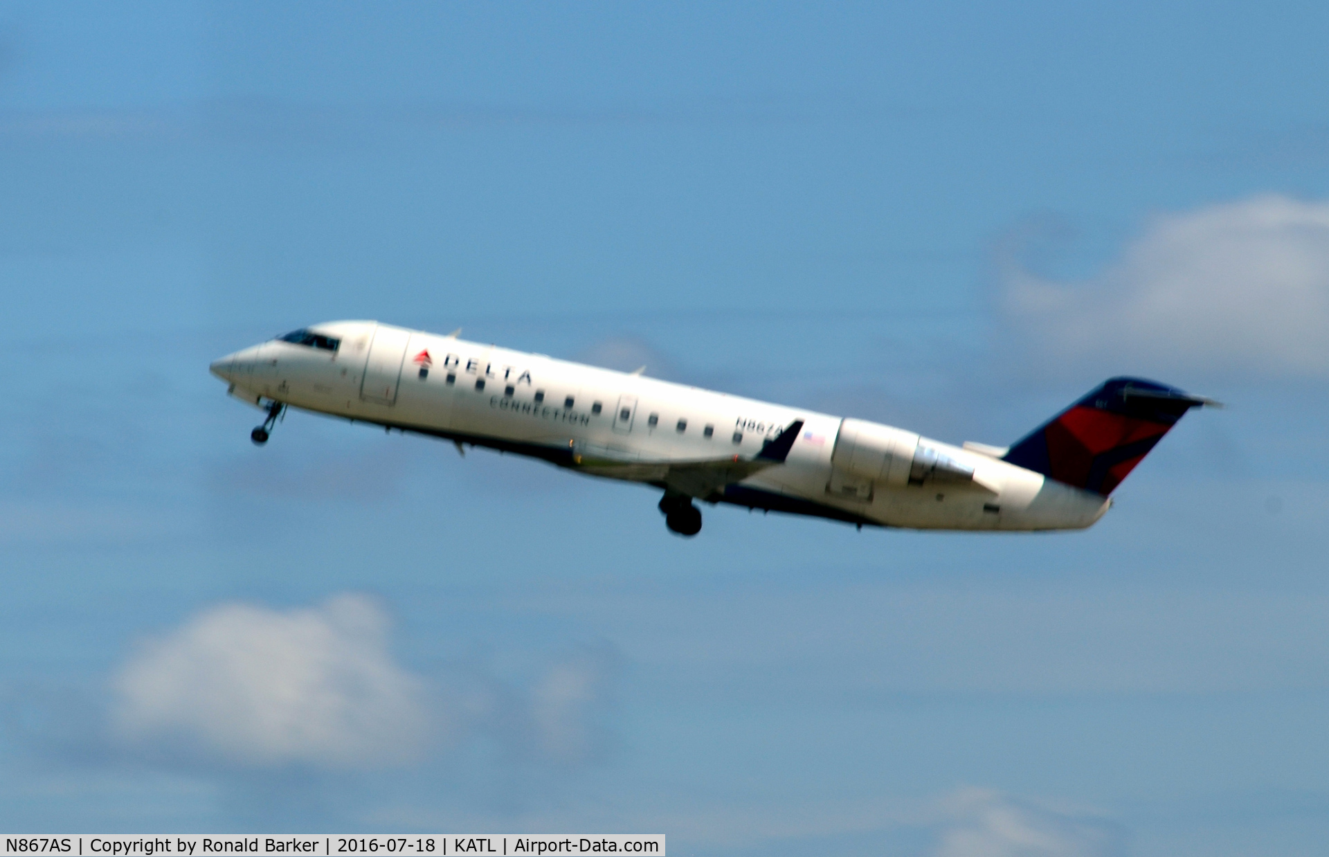 N867AS, 2000 Bombardier CRJ-200ER (CL-600-2B19) C/N 7463, Takeoff Atlanta