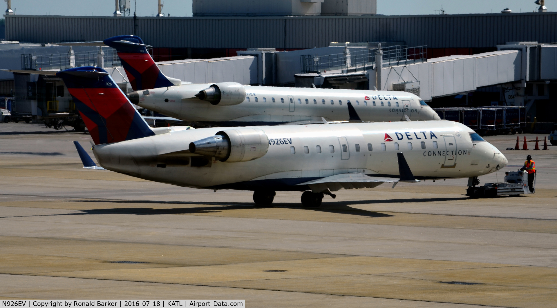 N926EV, 2003 Bombardier CRJ-200ER (CL-600-2B19) C/N 7843, Push back Atlanta