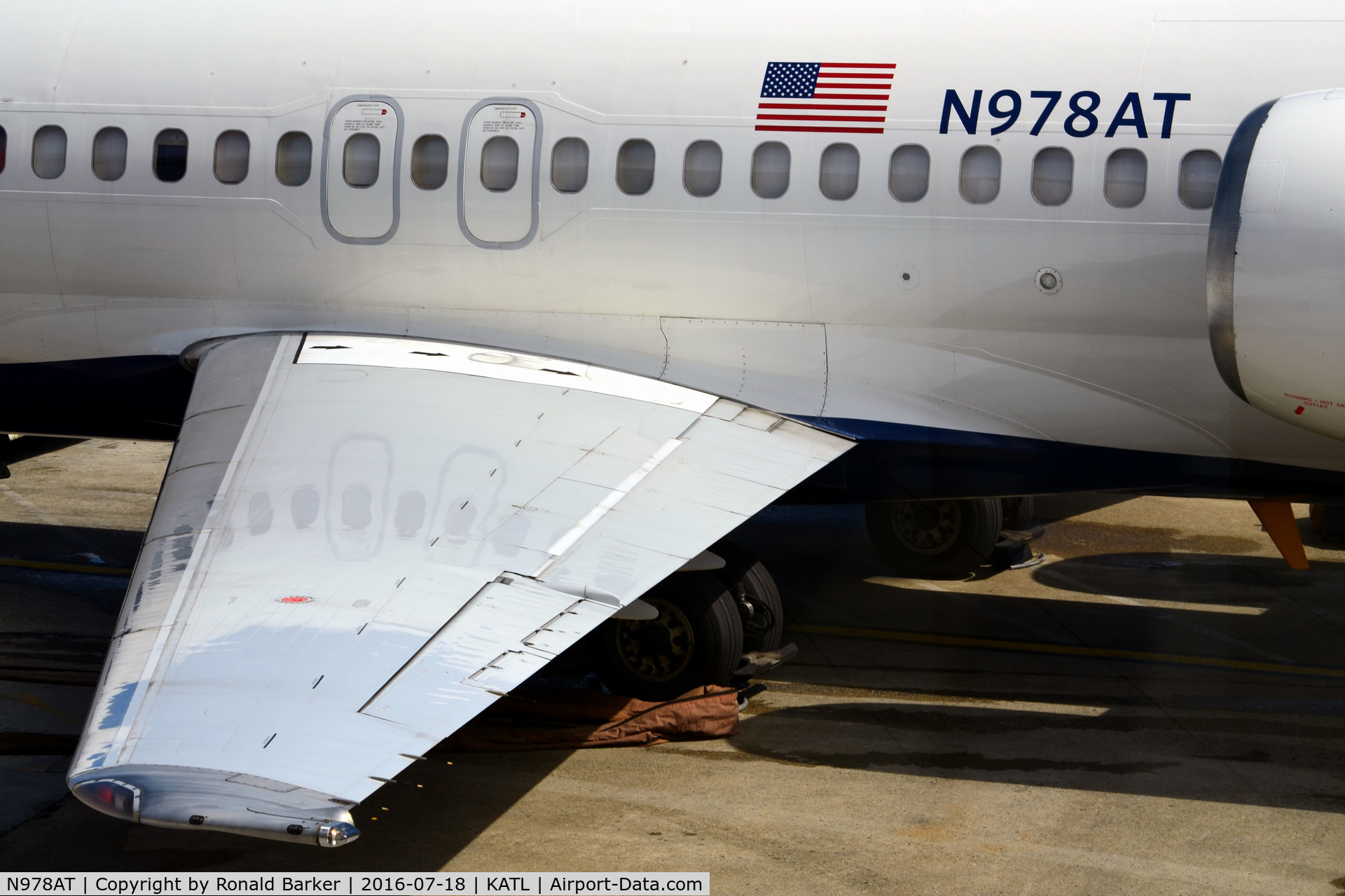 N978AT, 2002 Boeing 717-200 C/N 55037, Gate C31 Atlanta
