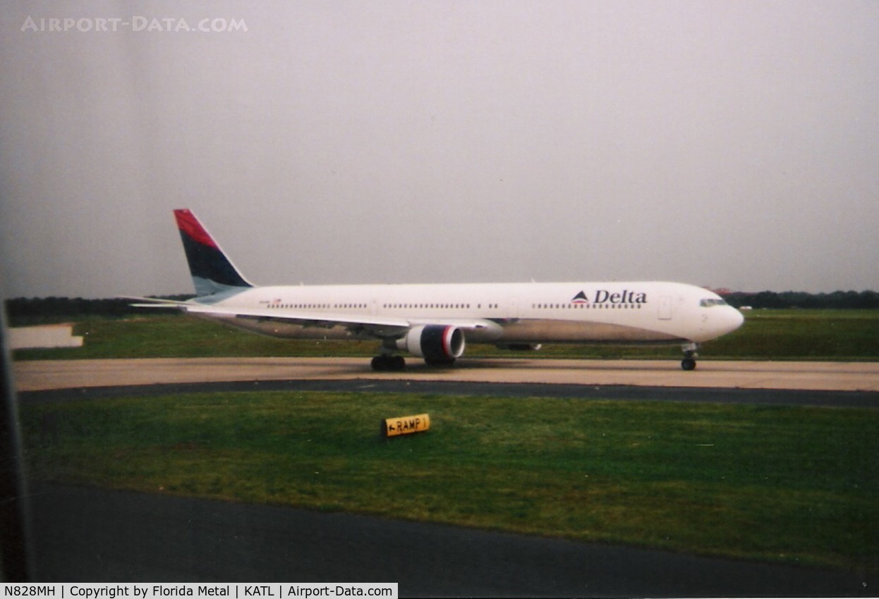 N828MH, 2000 Boeing 767-432/ER C/N 29699, ATL Spotting 2002