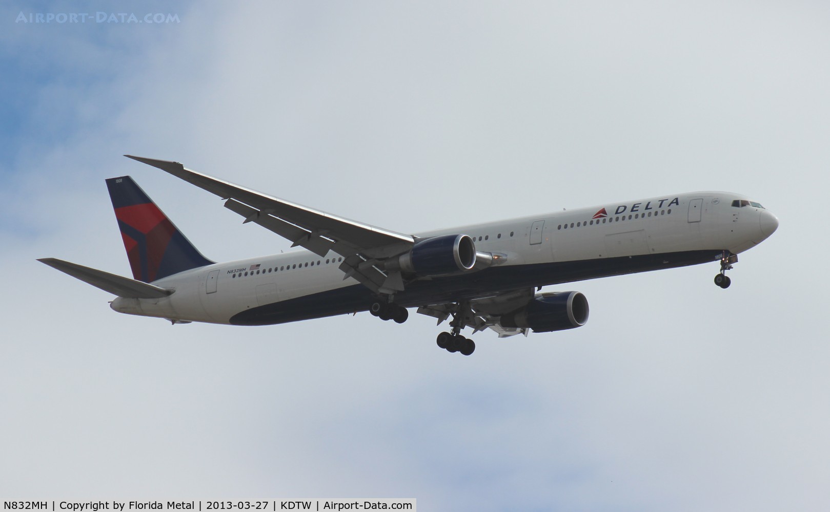 N832MH, 2000 Boeing 767-432/ER C/N 29704, DTW spotting 2013
