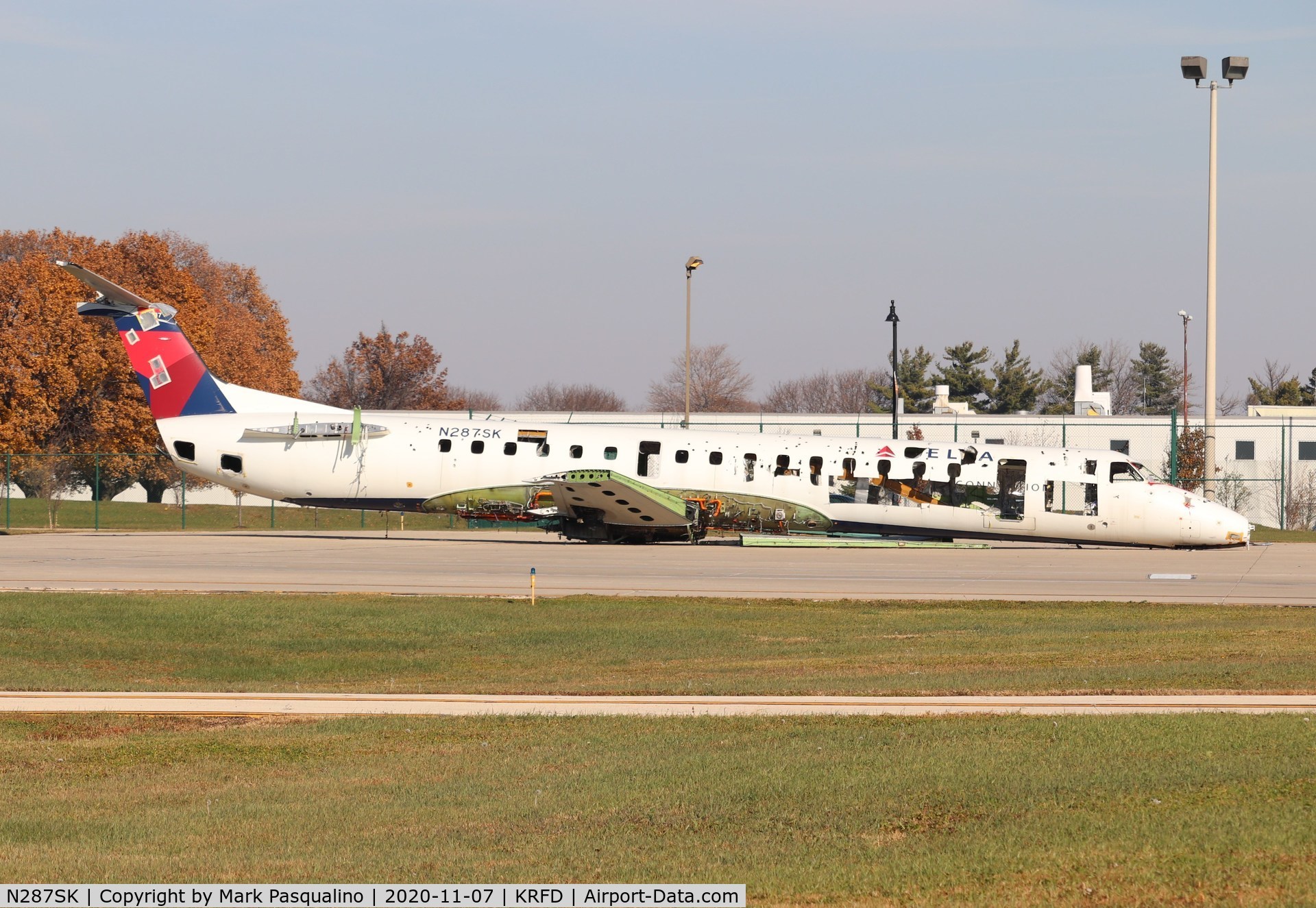N287SK, 2001 Embraer ERJ-145LR (EMB-145LR) C/N 145460, EMB-145LR