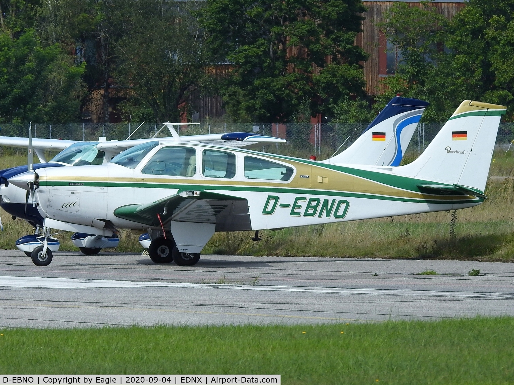 D-EBNO, Beech F33A Bonanza C/N CE-484, Resting on the apron