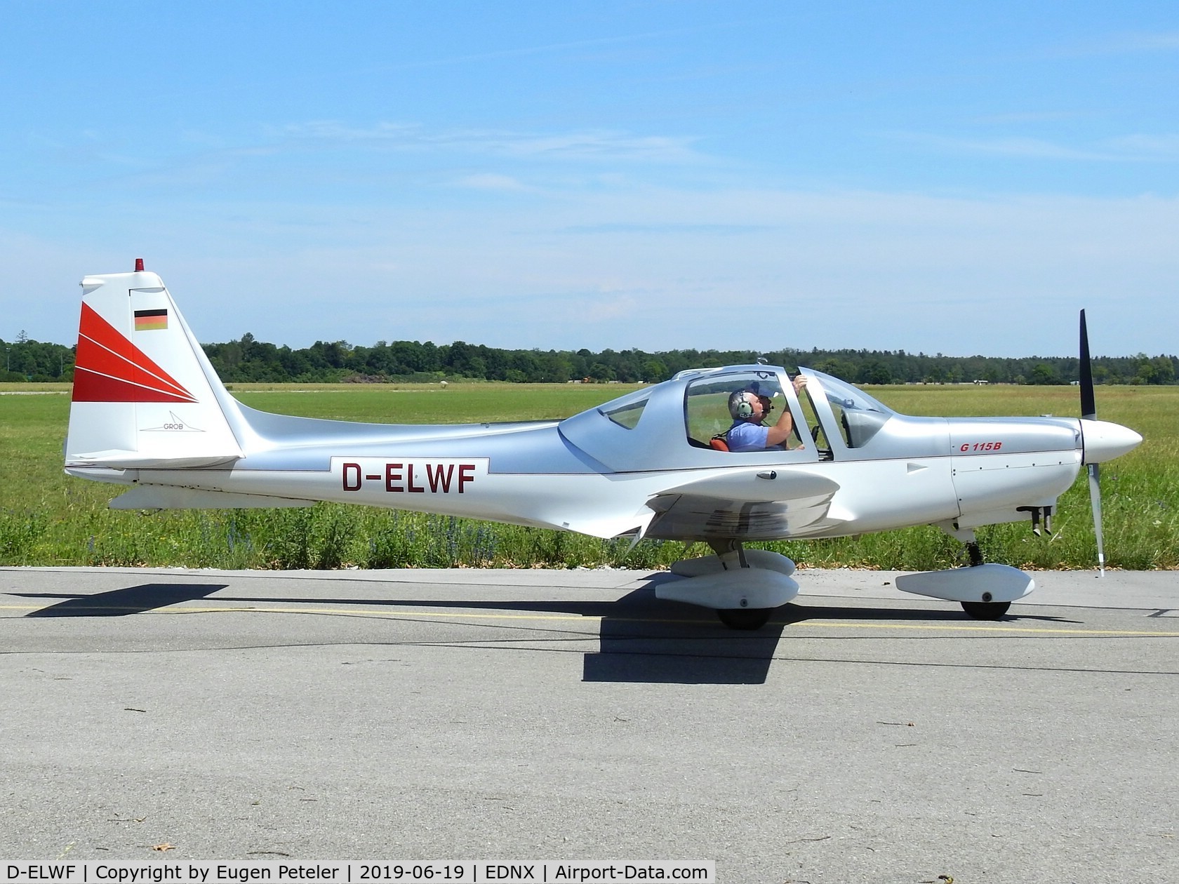 D-ELWF, Grob G-115B C/N 8049, Taxiing in Schleissheim