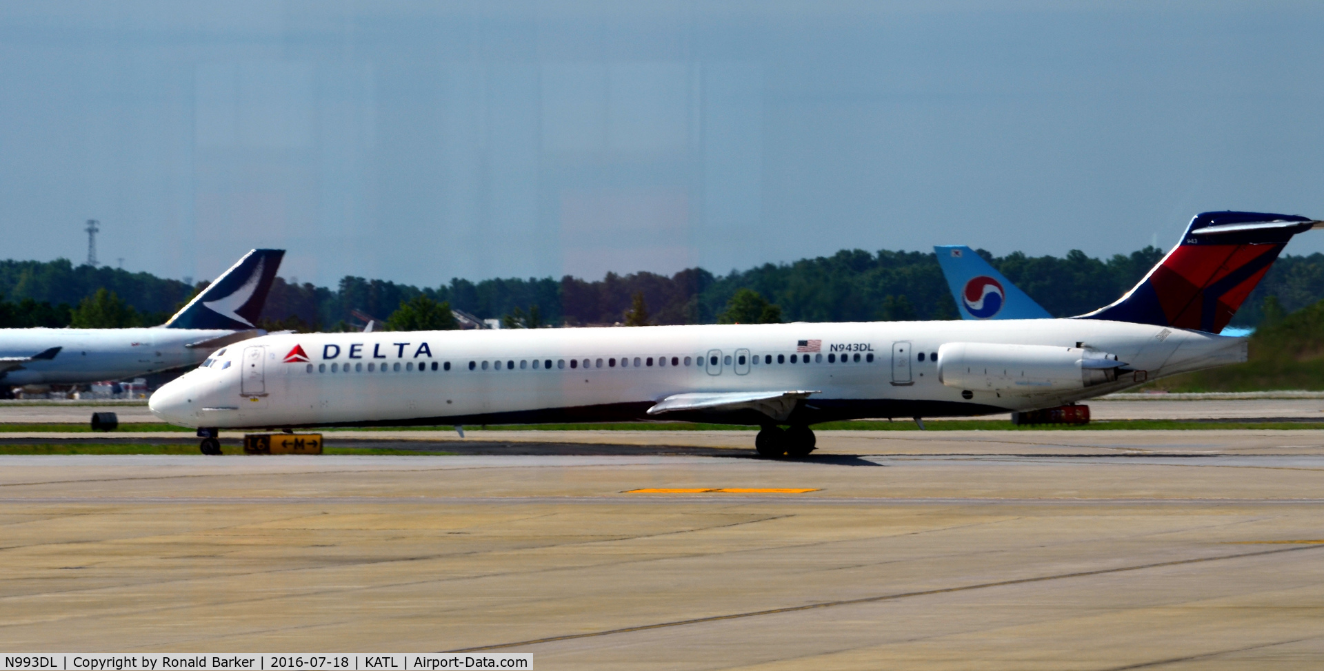 N993DL, 1991 McDonnell Douglas MD-88 C/N 53345, Taxi Atlanta