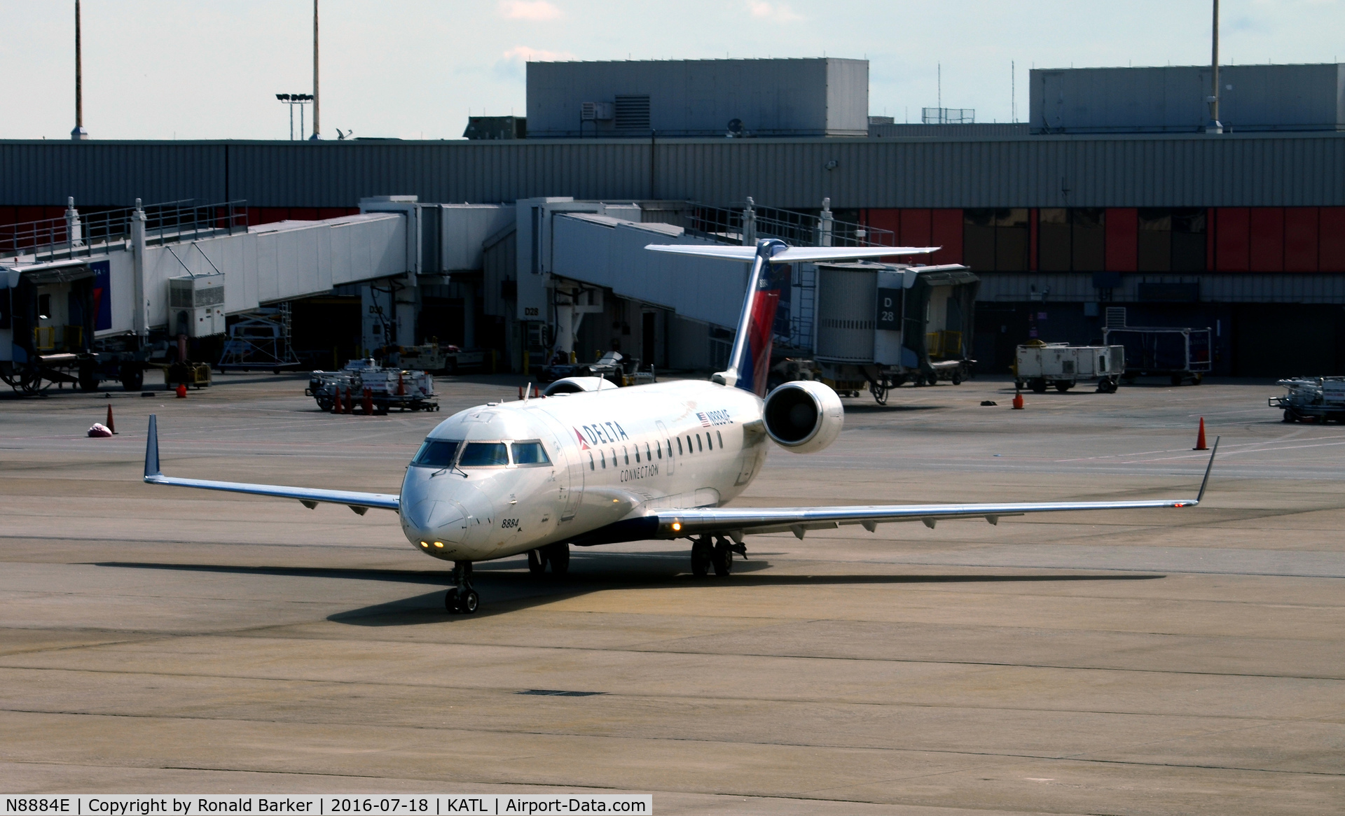 N8884E, 2003 Bombardier CRJ-200 (CL-600-2B19) C/N 7884, Taxi Atlanta