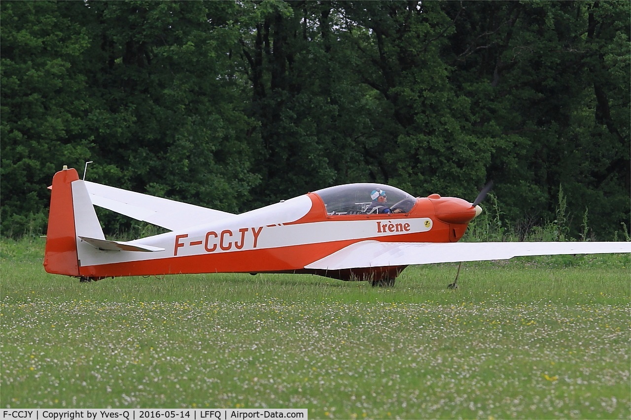 F-CCJY, 1974 Scheibe SF-28A Tandem-Falke Tandem Falke C/N 5763, Scheibe SF-28A Tandem Falke, Landing, La Ferté-Alais airfield (LFFQ) Airshow 2016