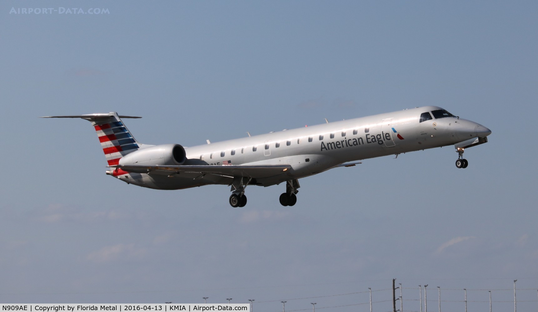 N909AE, 2005 Embraer ERJ-145LR (EMB-145LR) C/N 14500899, MIA spotting 2016