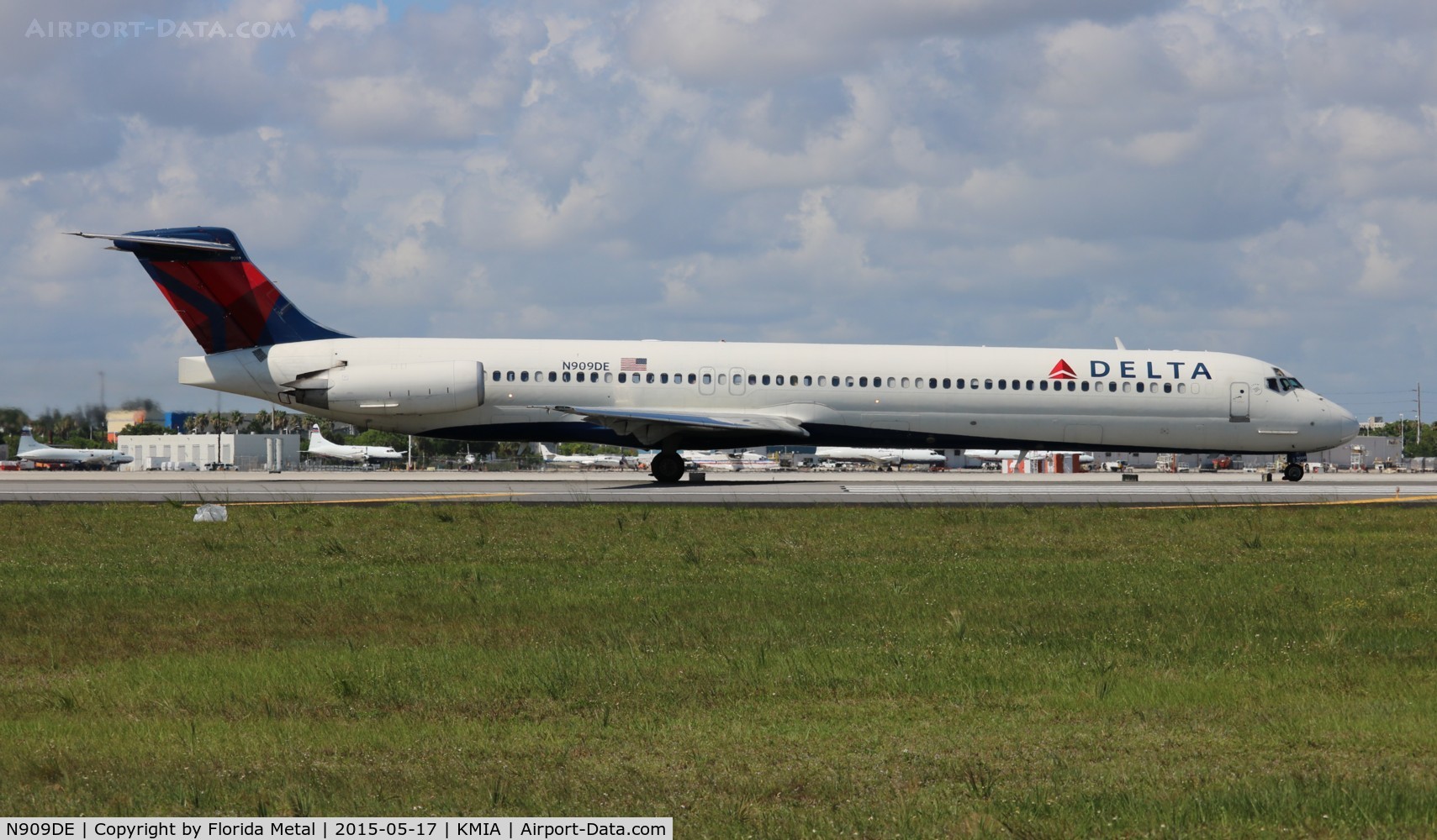 N909DE, 1992 McDonnell Douglas MD-88 C/N 53418, MIA spotting 2015